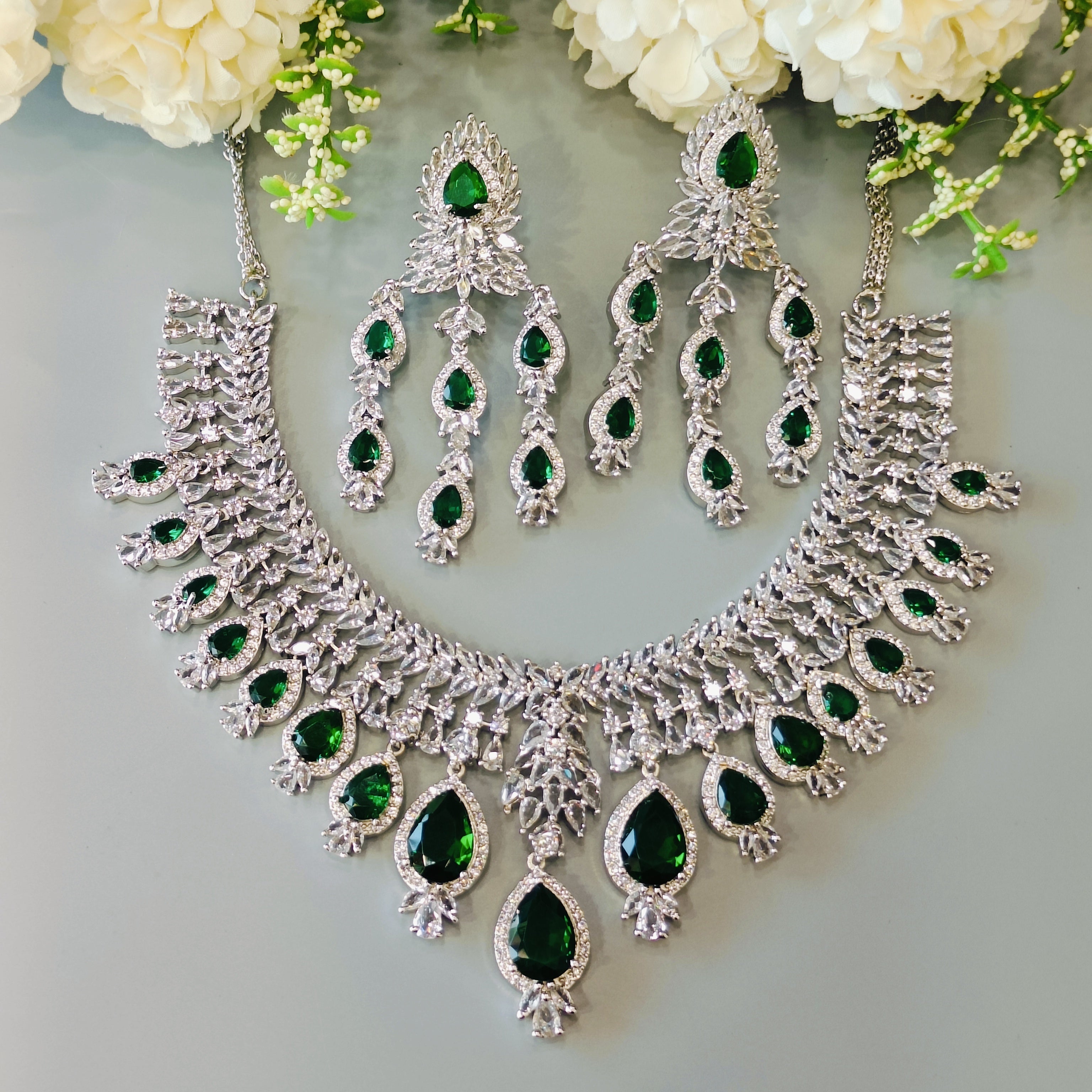 Ad kritika Neckpiece - Green