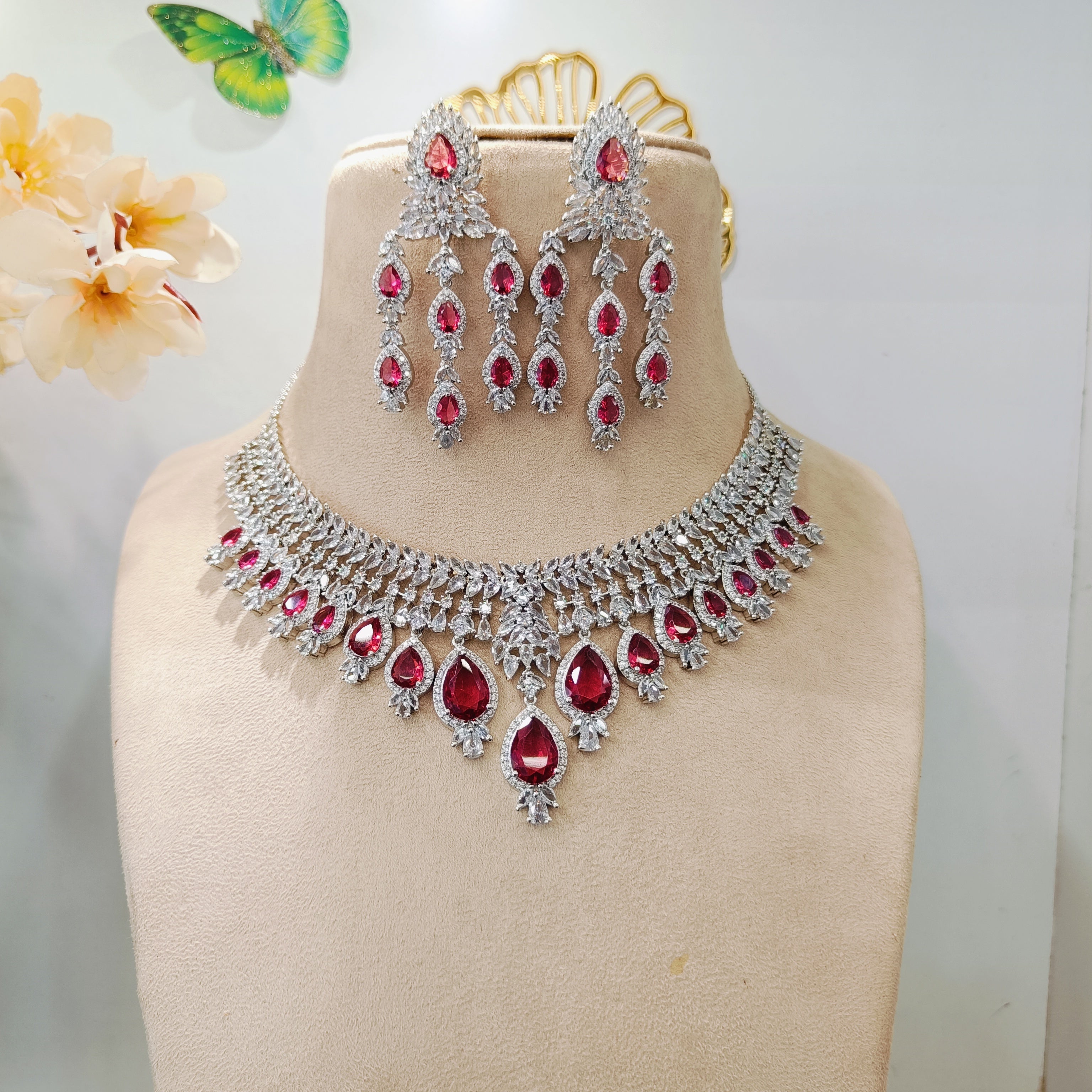 Ad kritika Neckpiece - Red