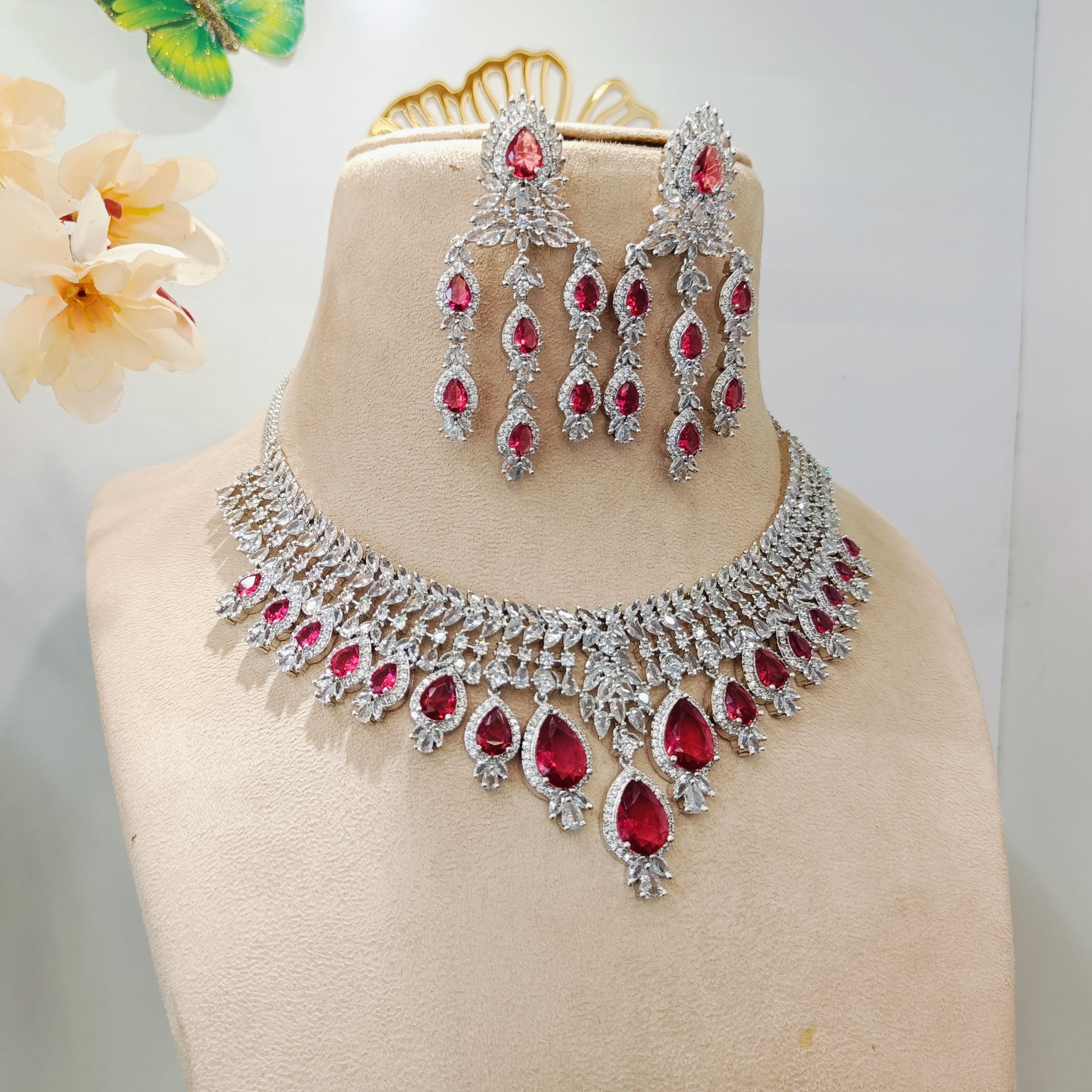 Ad kritika Neckpiece - Red