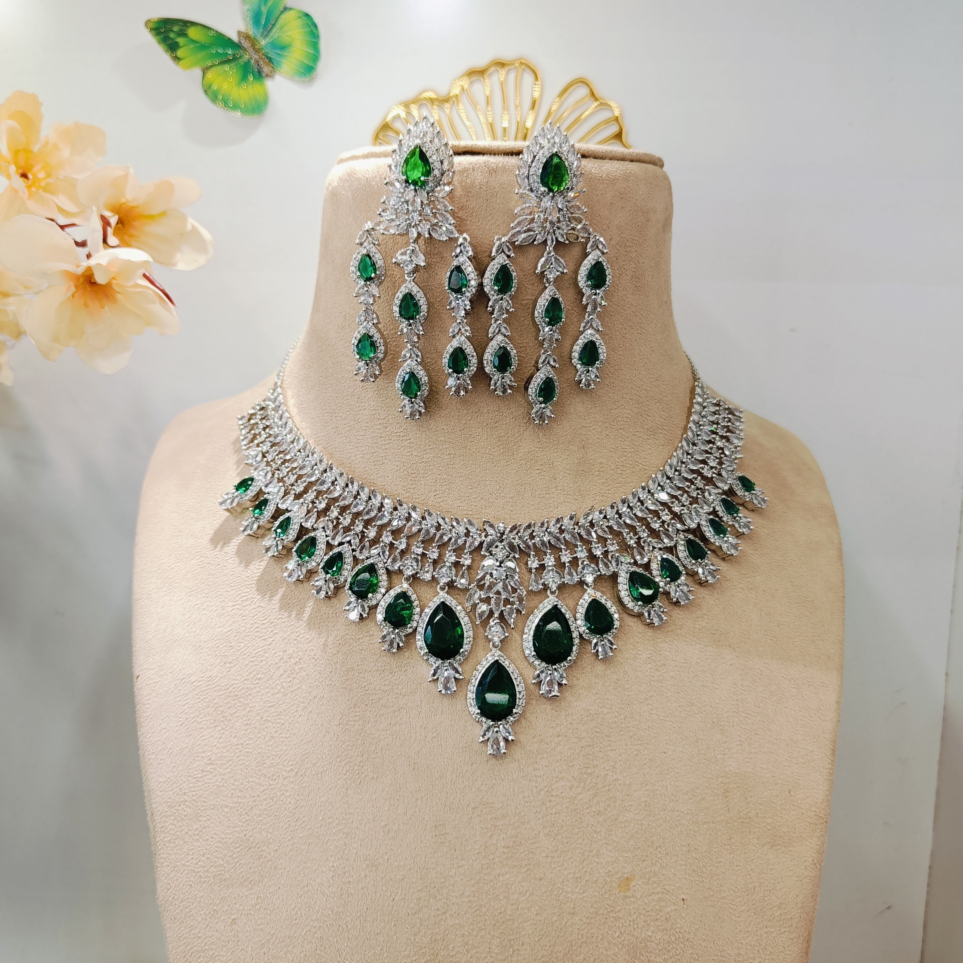 Ad kritika Neckpiece - Green