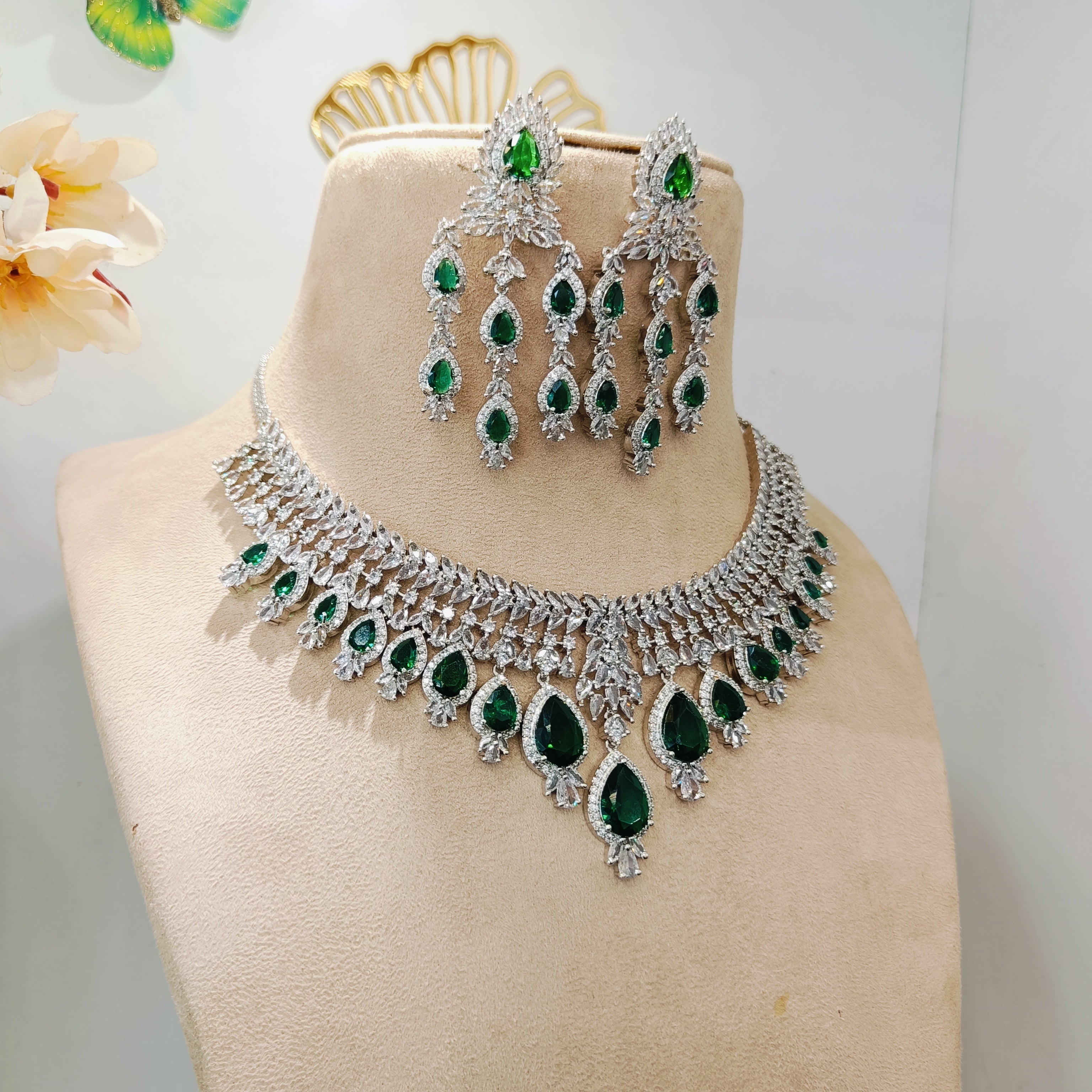 Ad kritika Neckpiece - Green