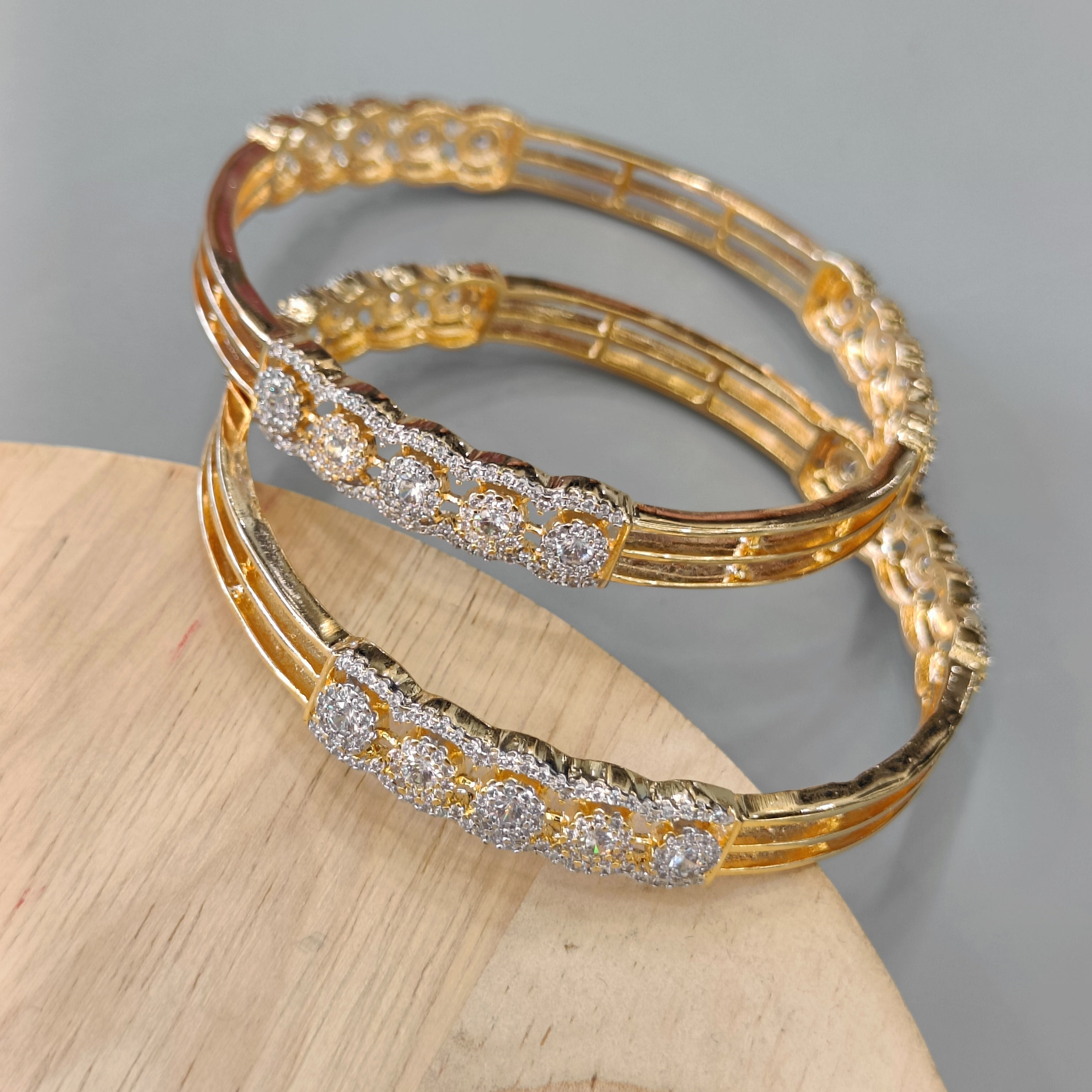 Ad Julia bangles