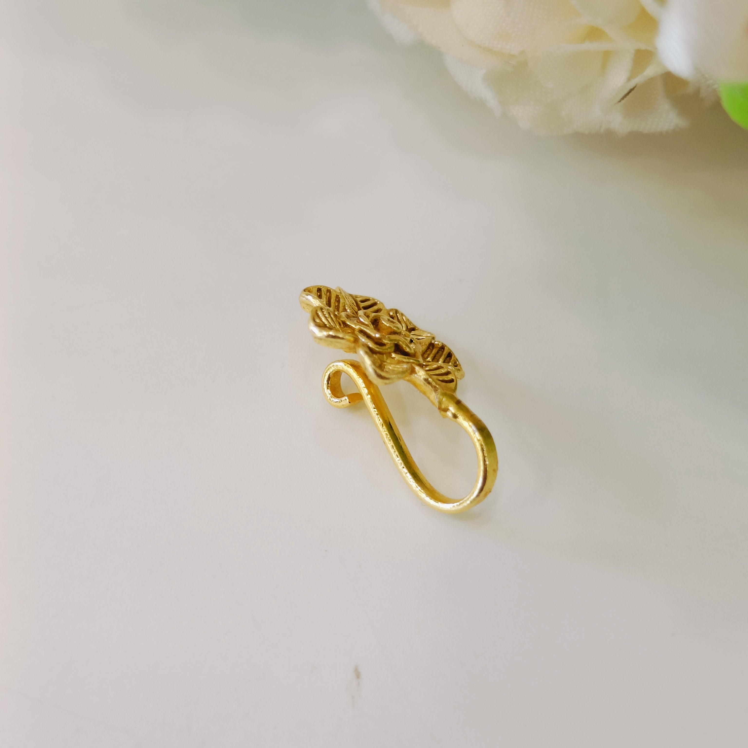 Layla gold nose pin 02