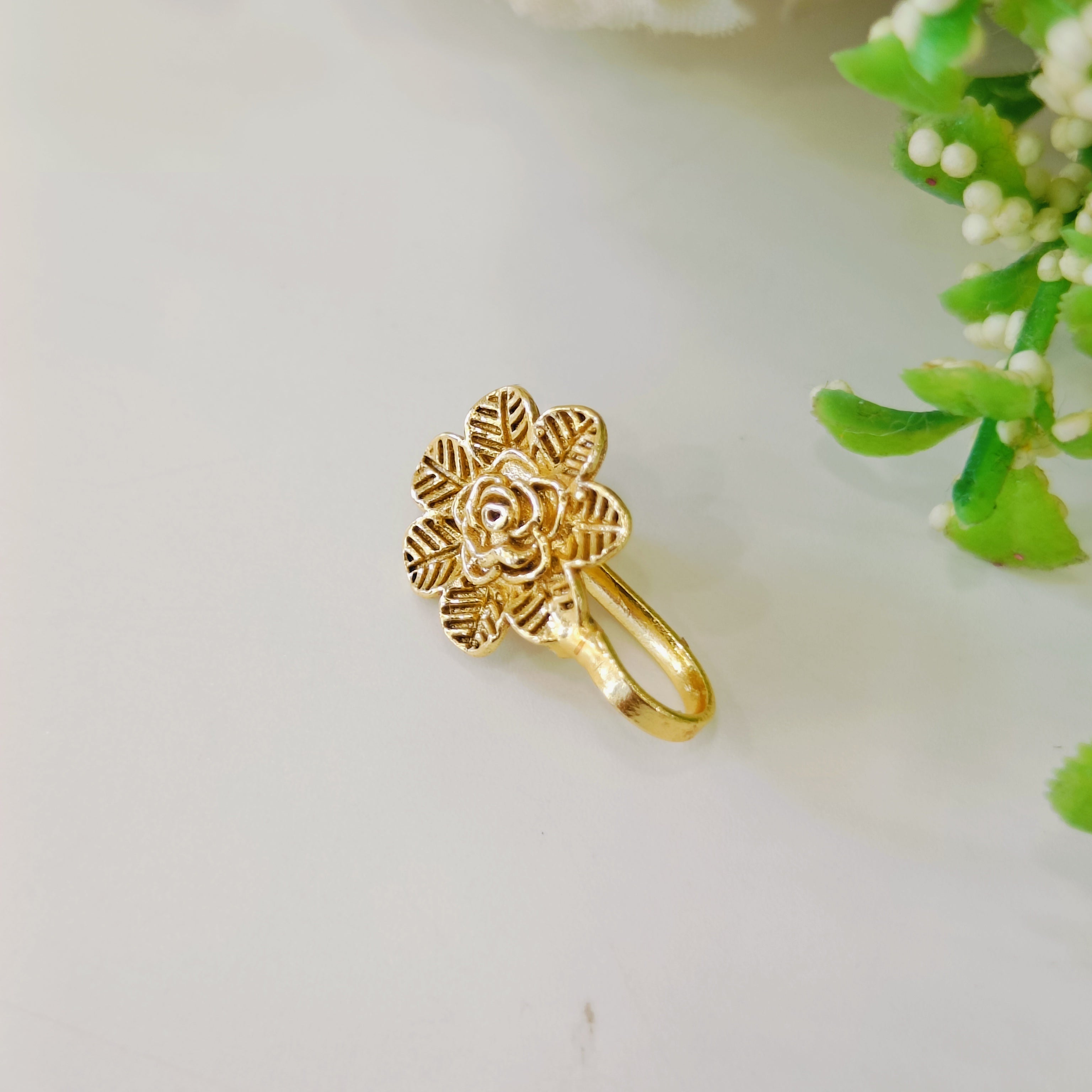 Layla gold nose pin 02