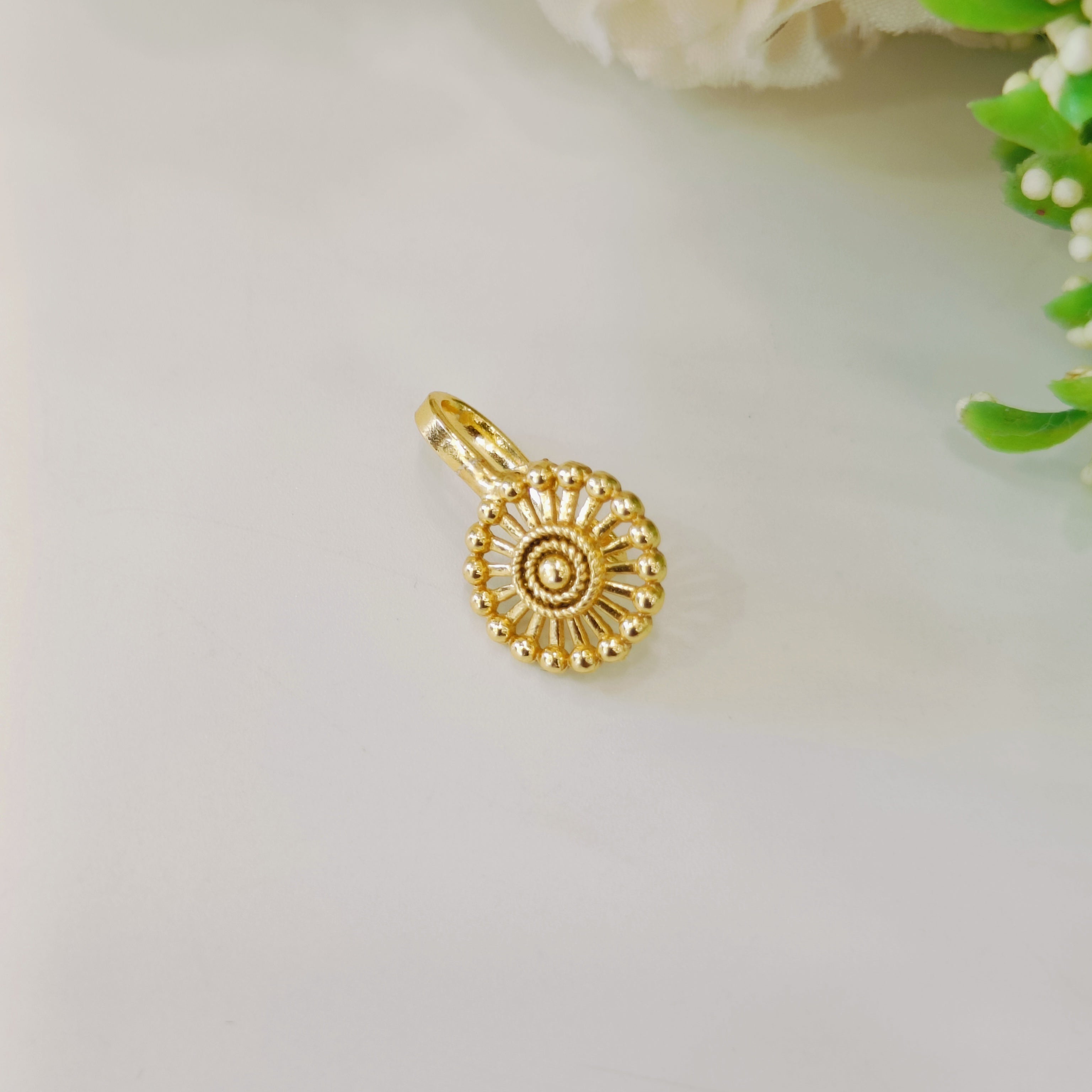 Layla gold nose pin 01