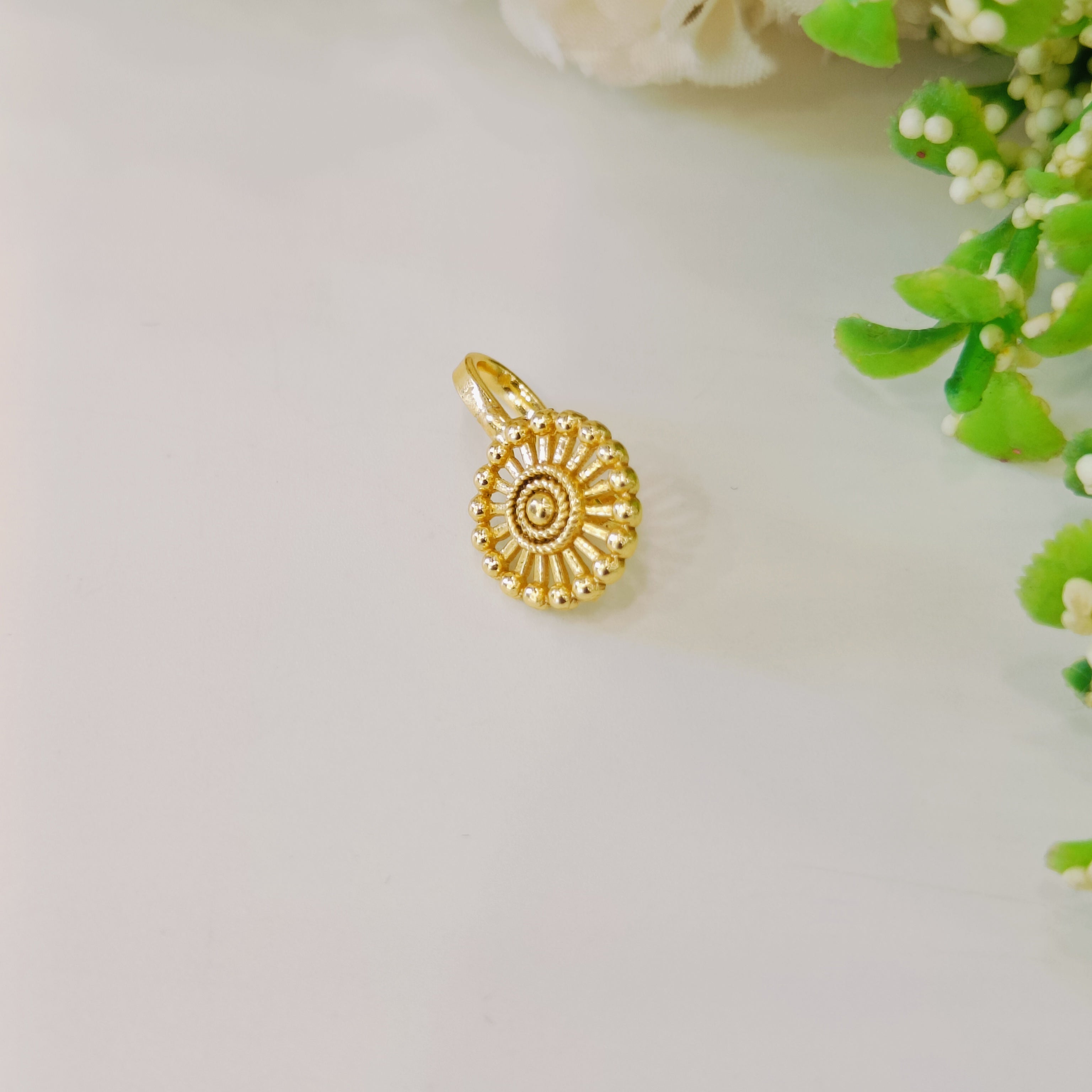 Layla gold nose pin 01