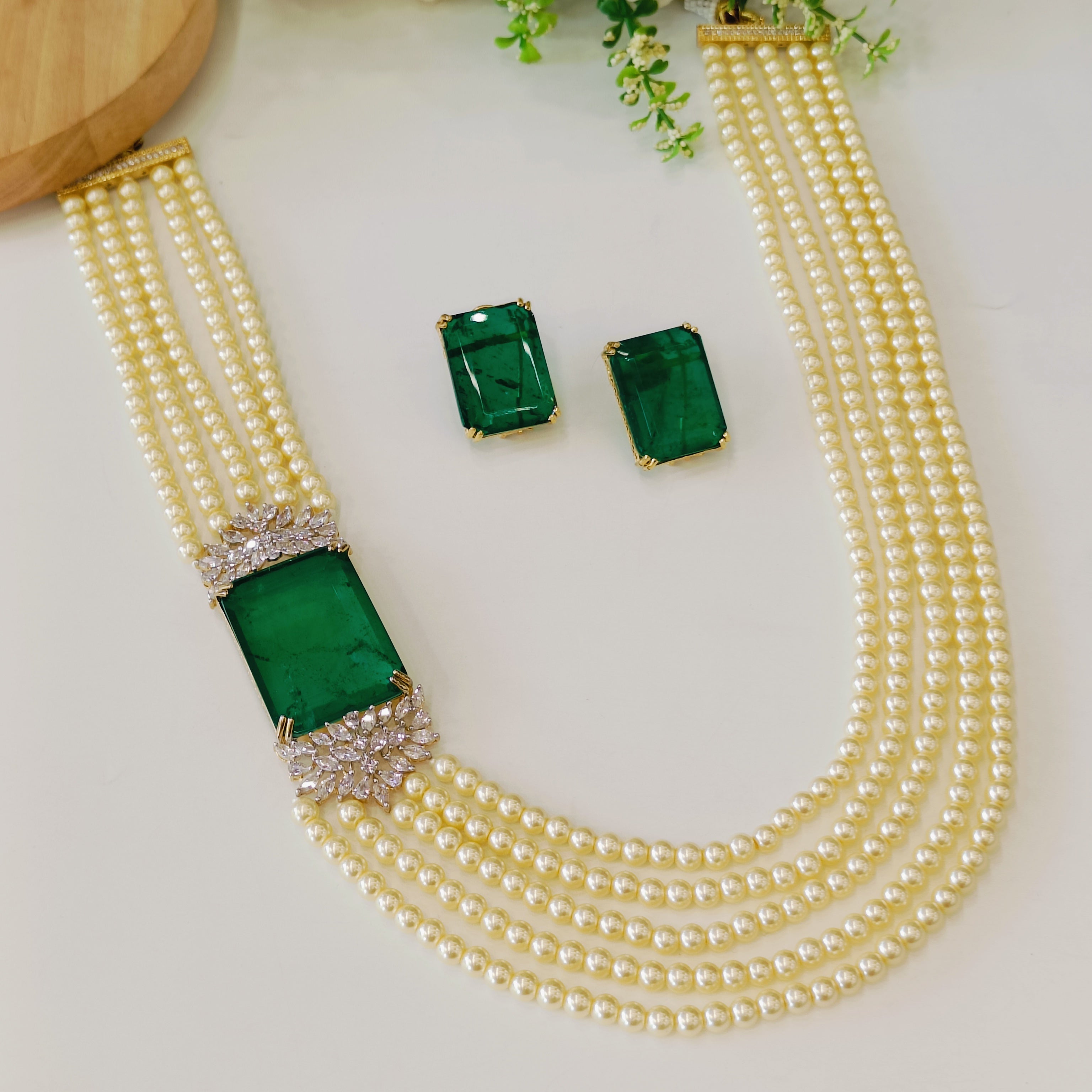 Ad Romy Pearl Neckpiece