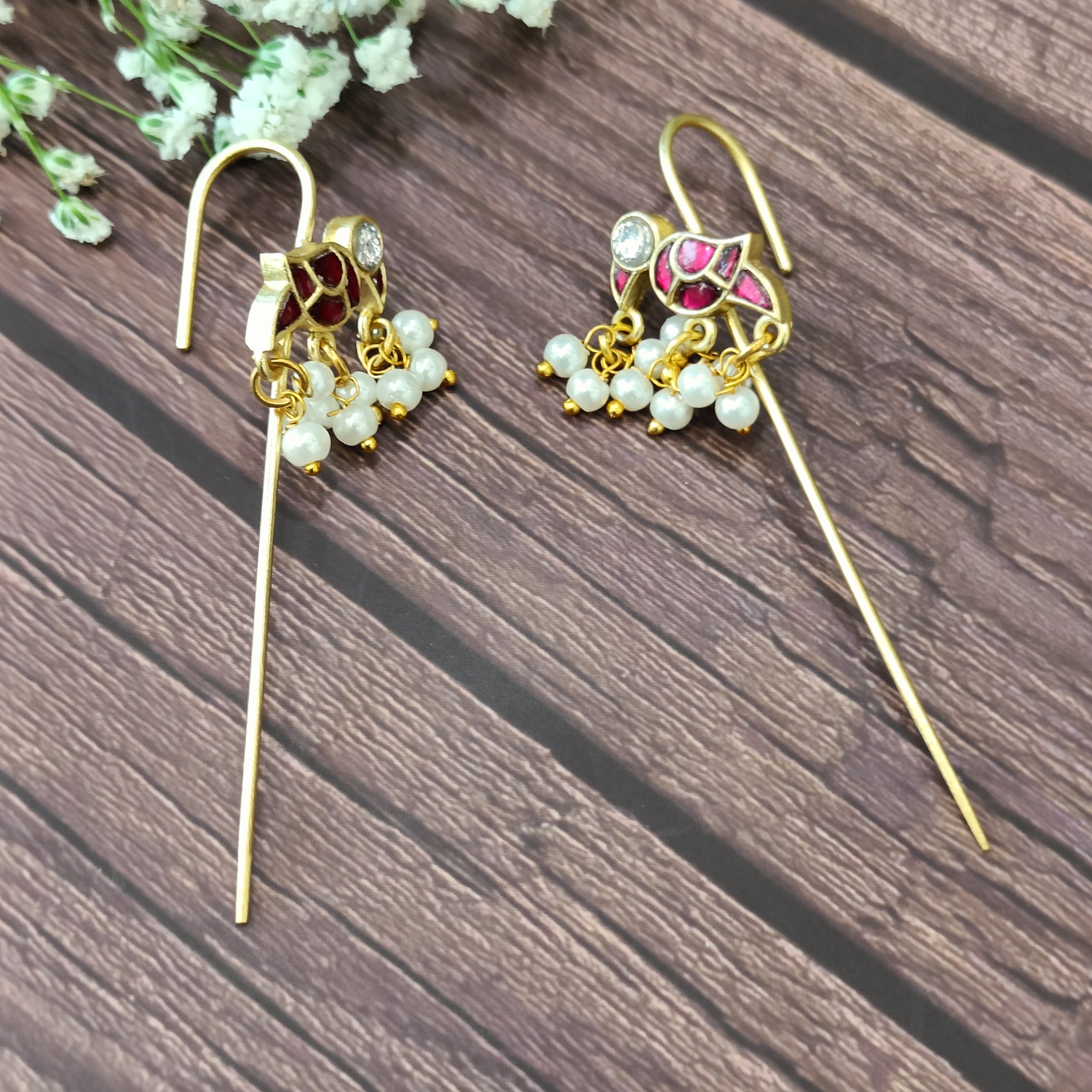 Nayaab Hiral Earcuff