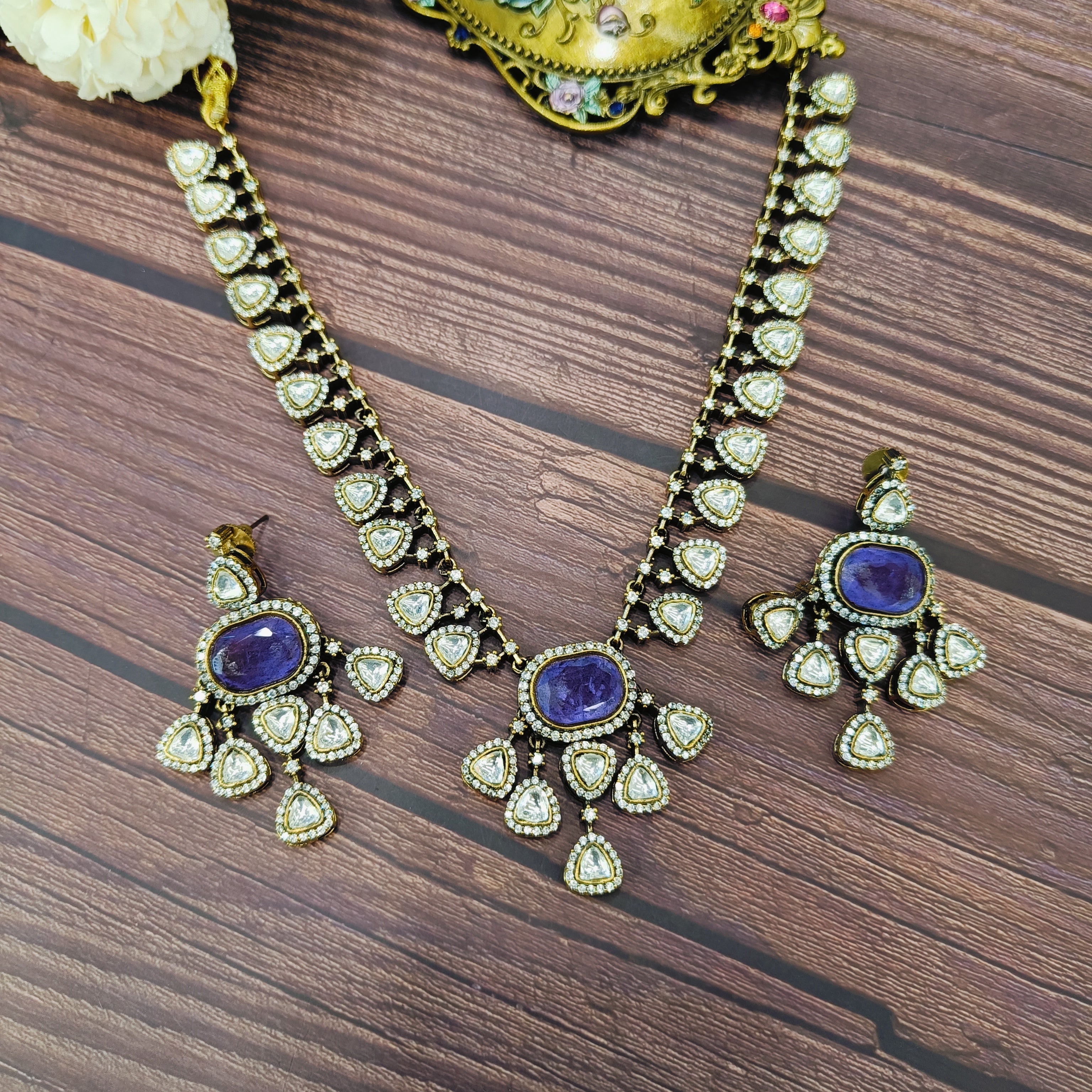 Nayaab Riddhi Neckpiece