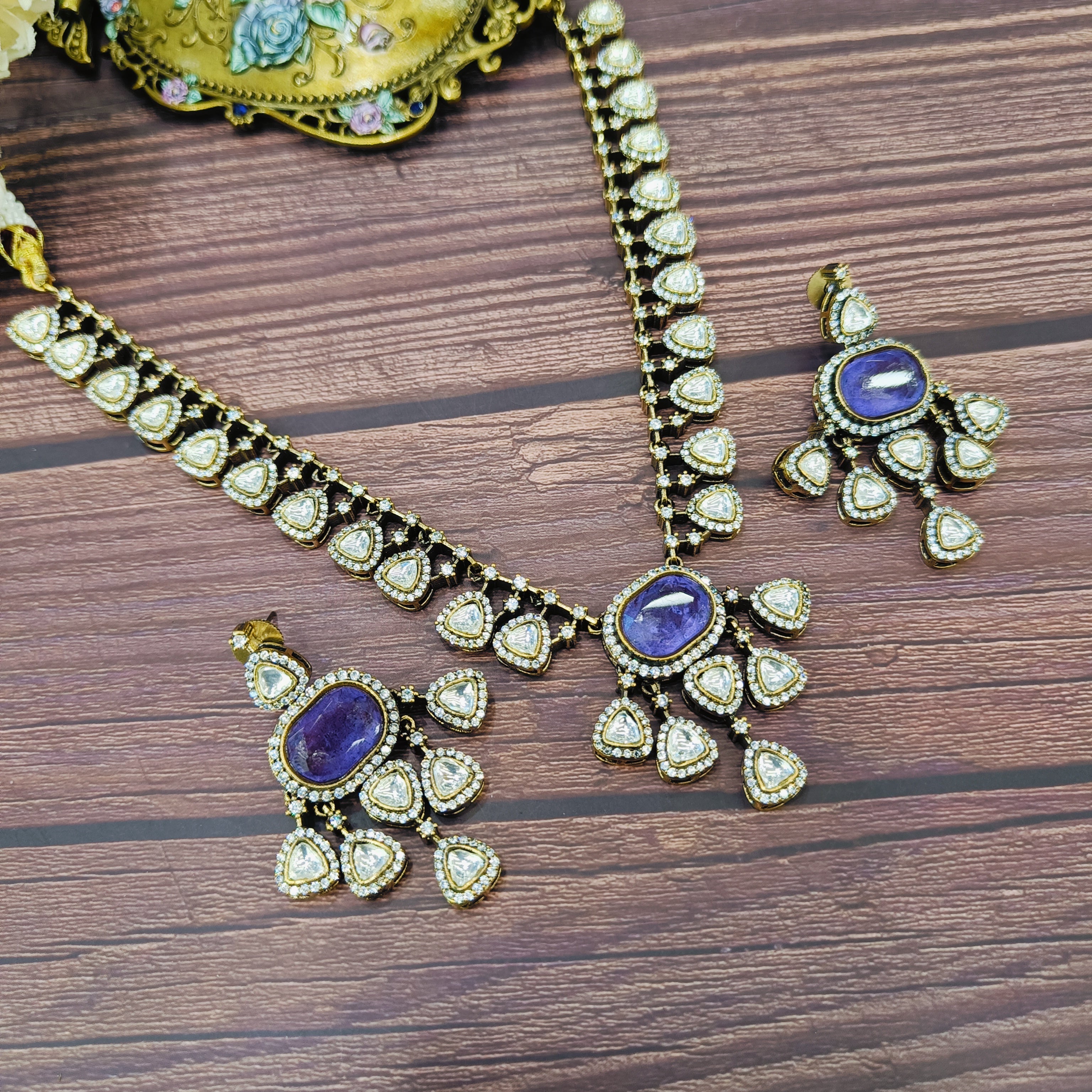 Nayaab Riddhi Neckpiece