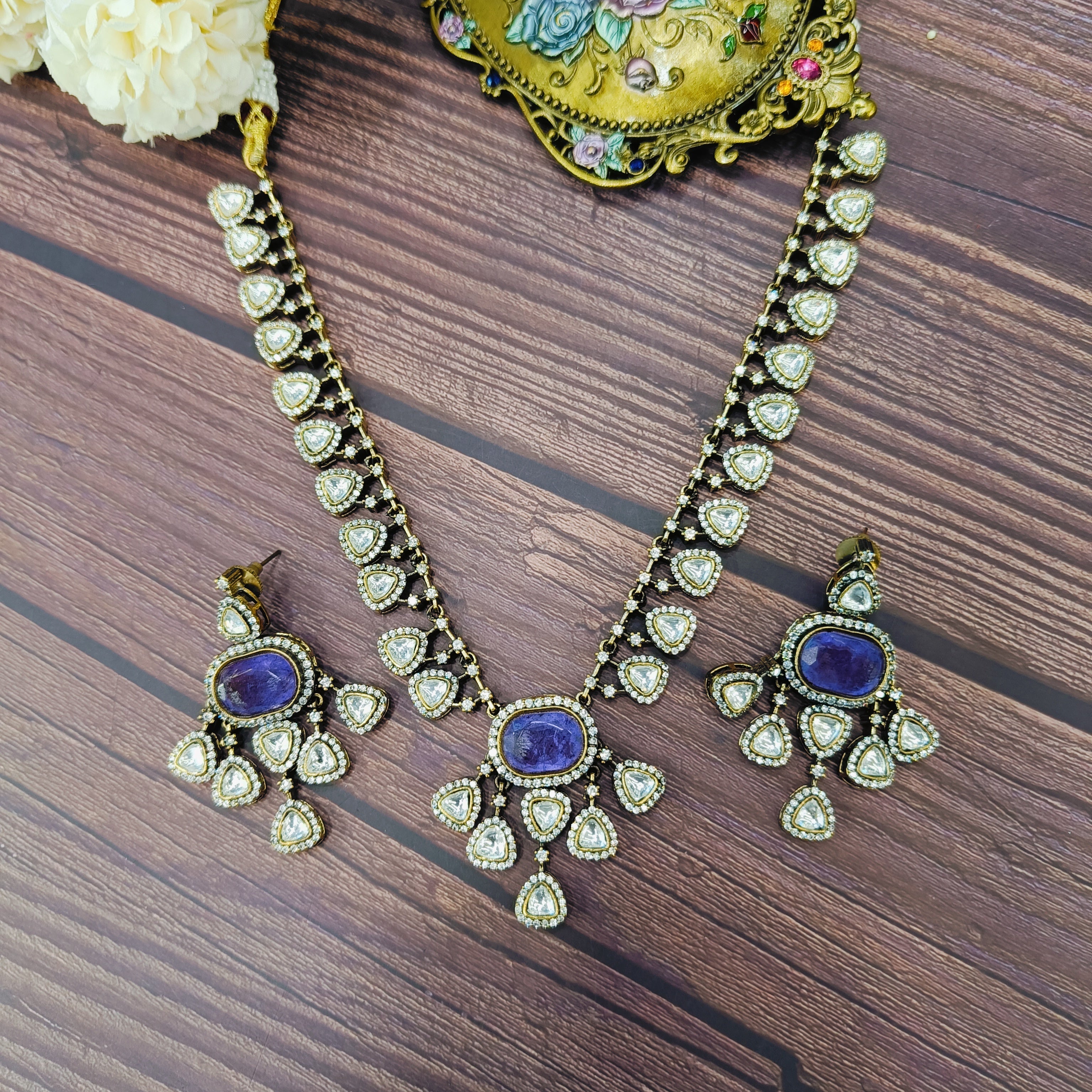 Nayaab Riddhi Neckpiece