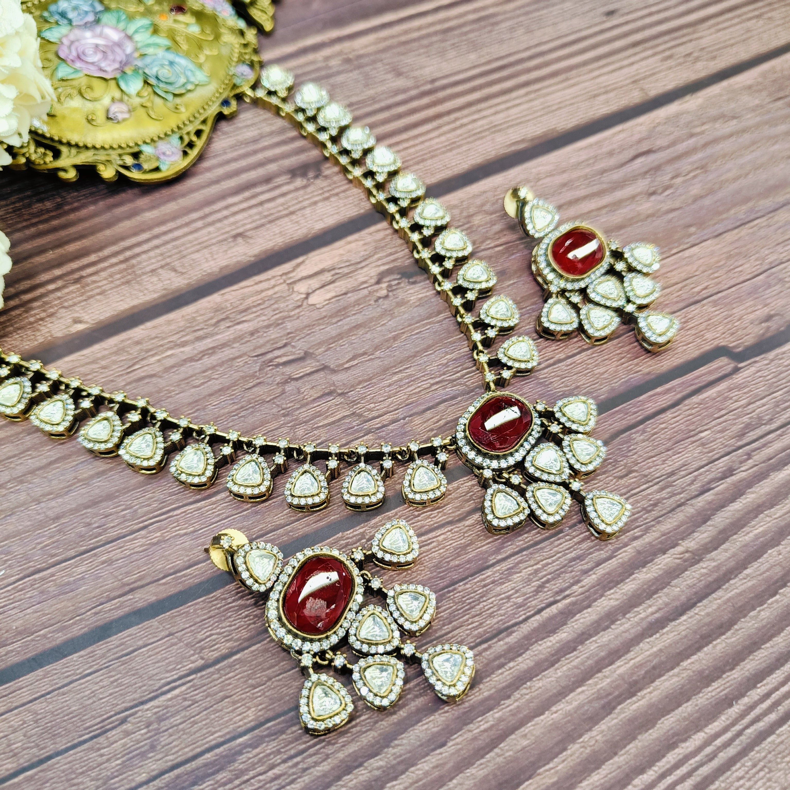 Nayaab Riddhi Neckpiece