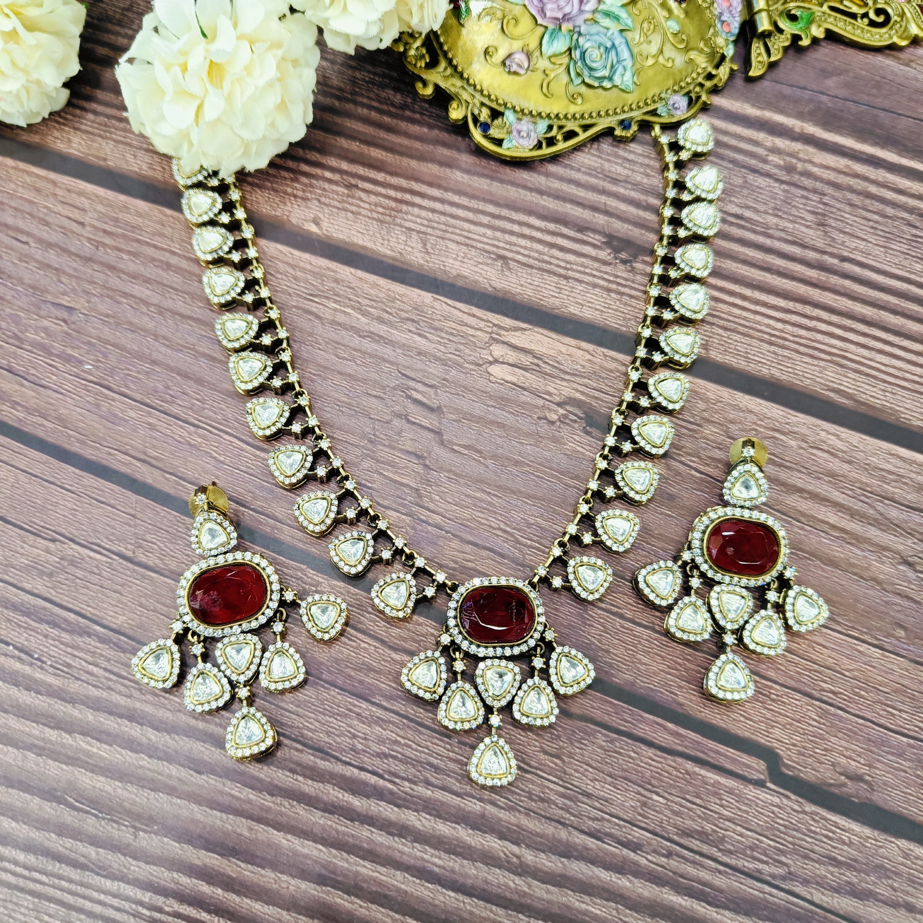 Nayaab Riddhi Neckpiece