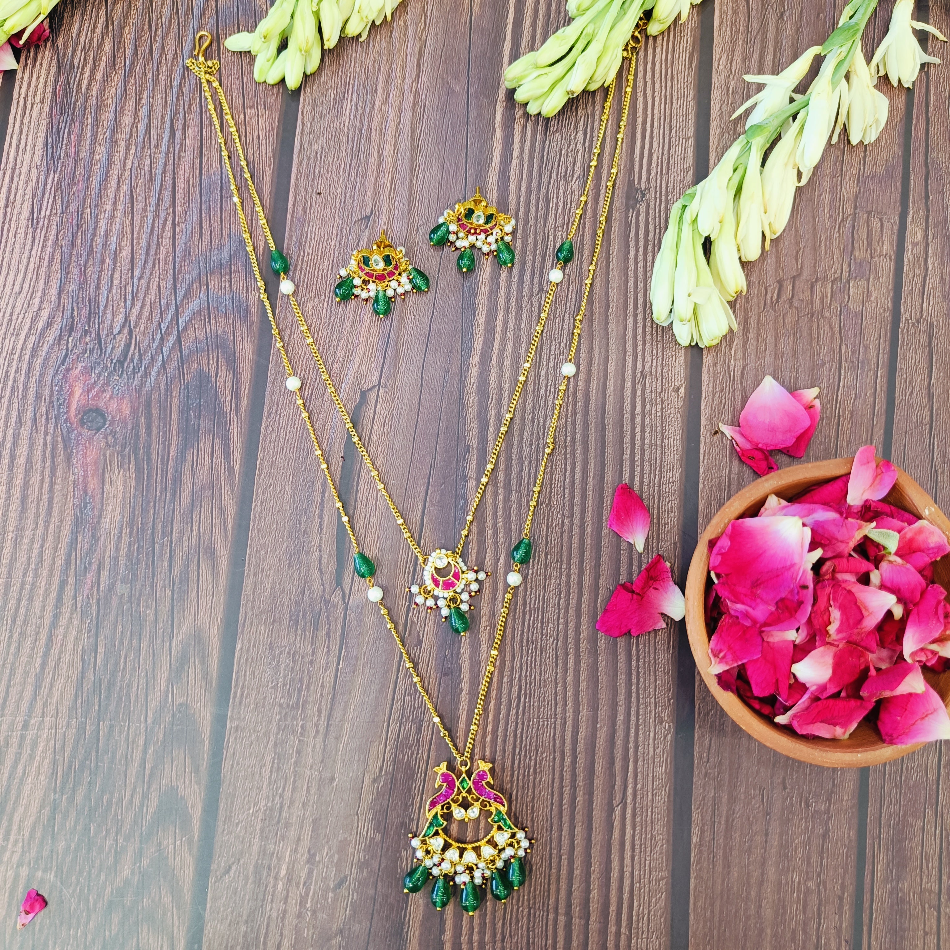 Nayaab Zia Pendant Neckpiece