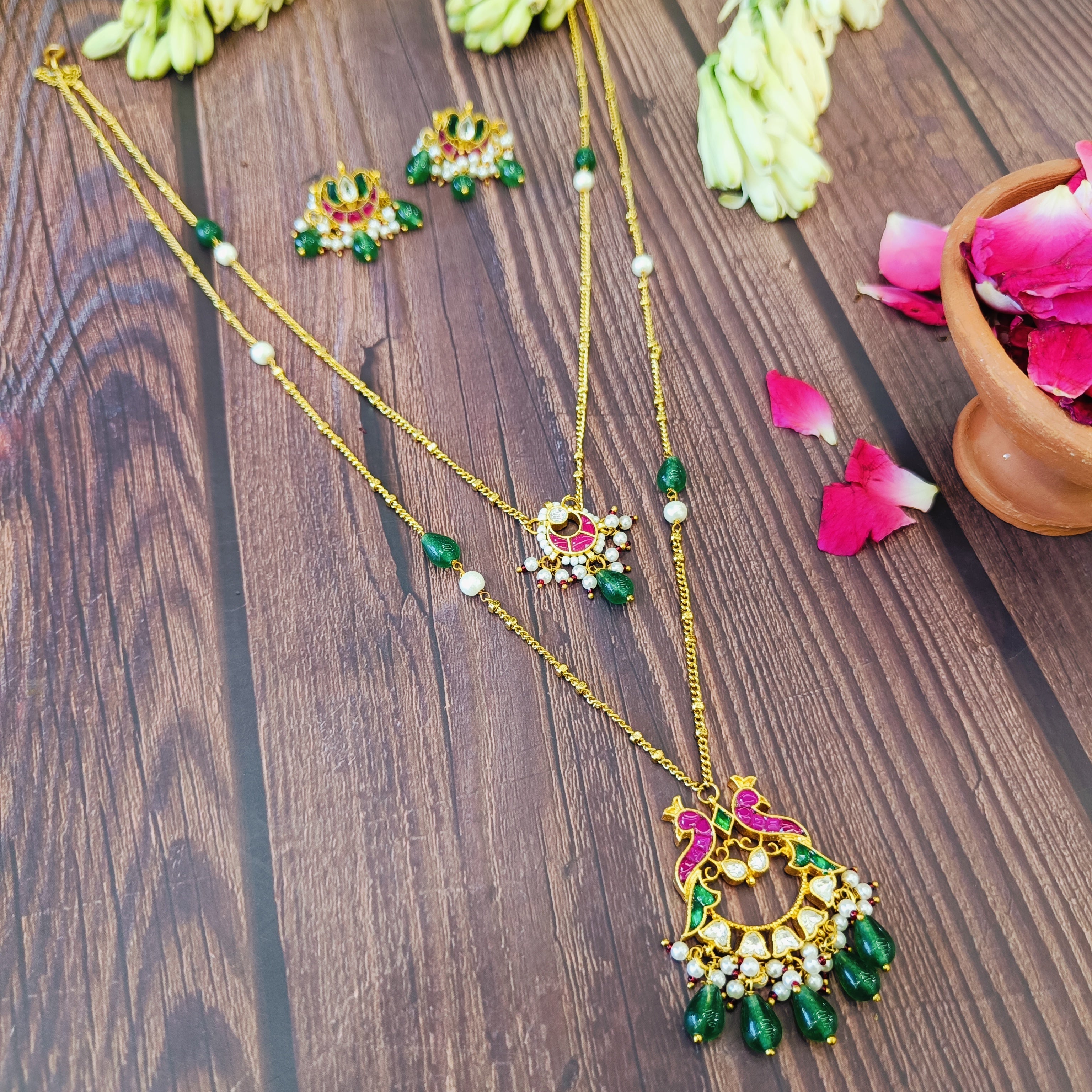 Nayaab Zia Pendant Neckpiece