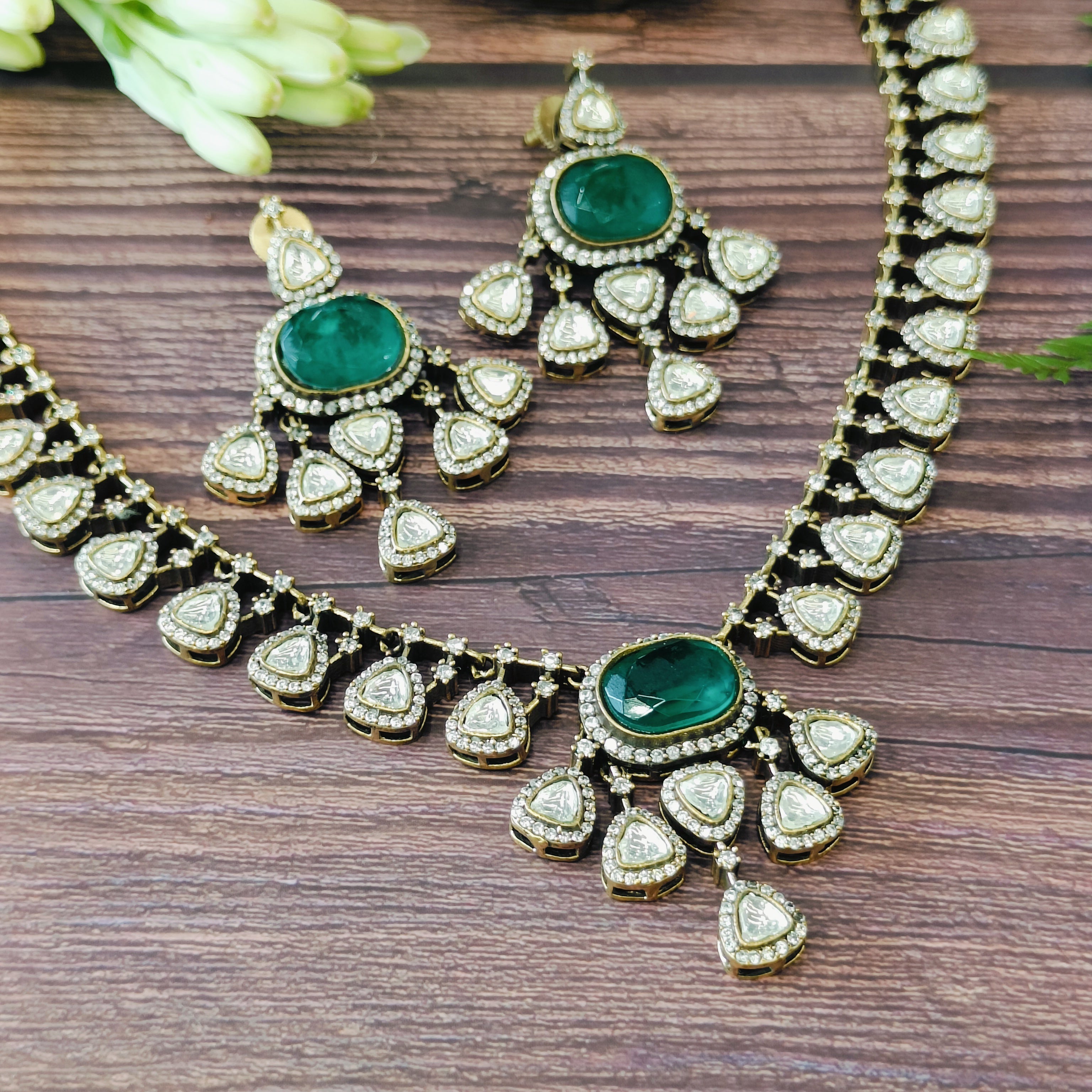 Nayaab Riddhi Neckpiece