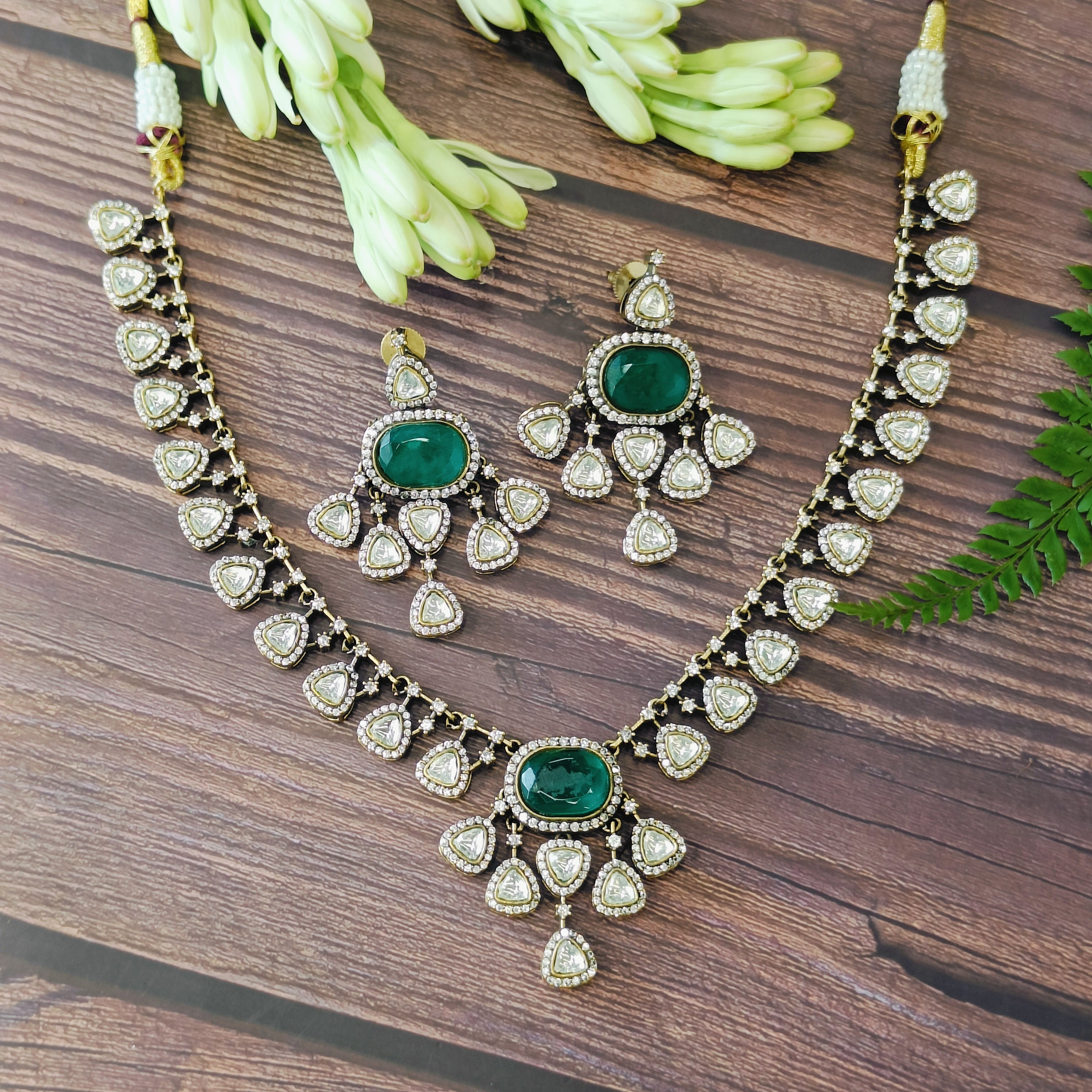 Nayaab Riddhi Neckpiece