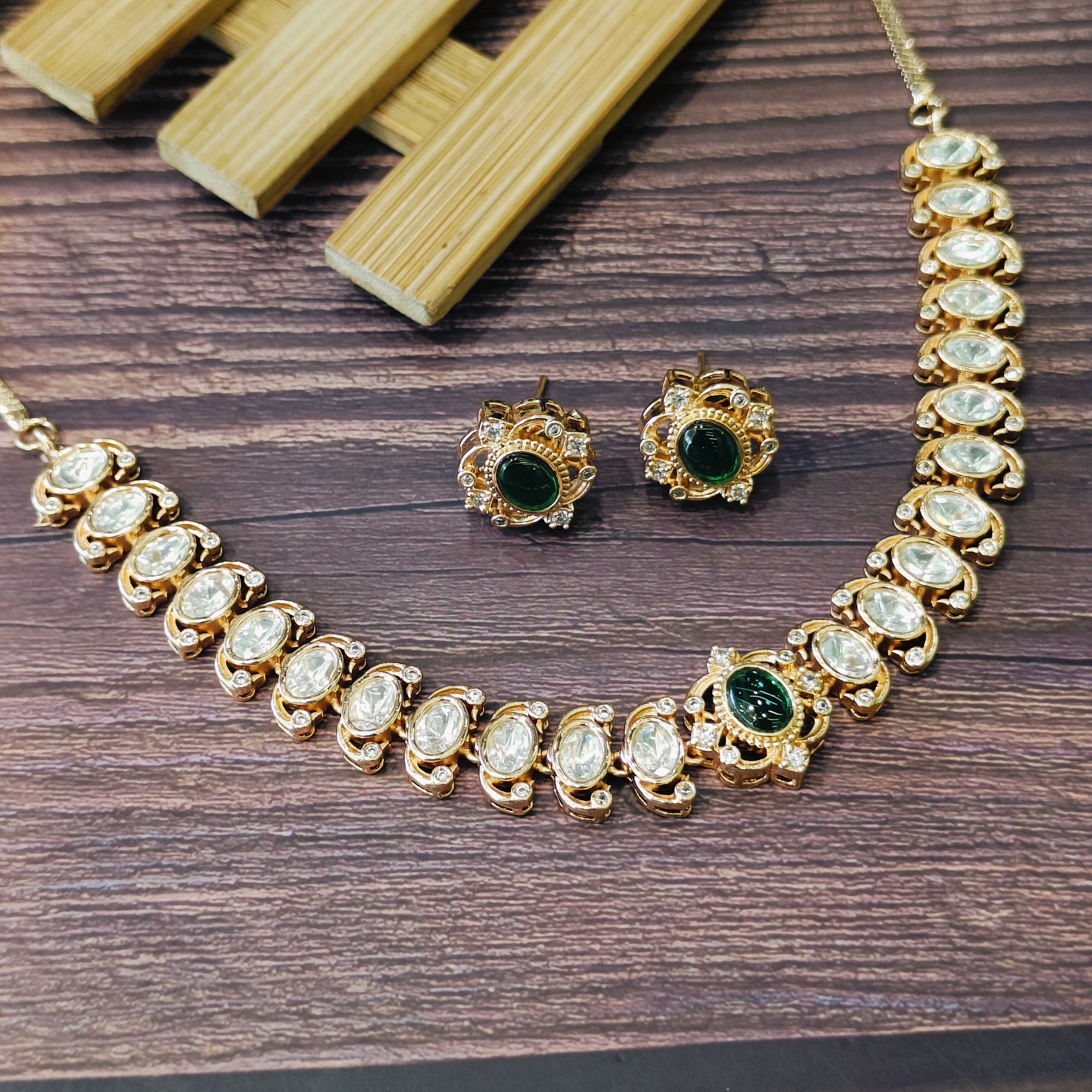 Nayaab Aarna neckpiece