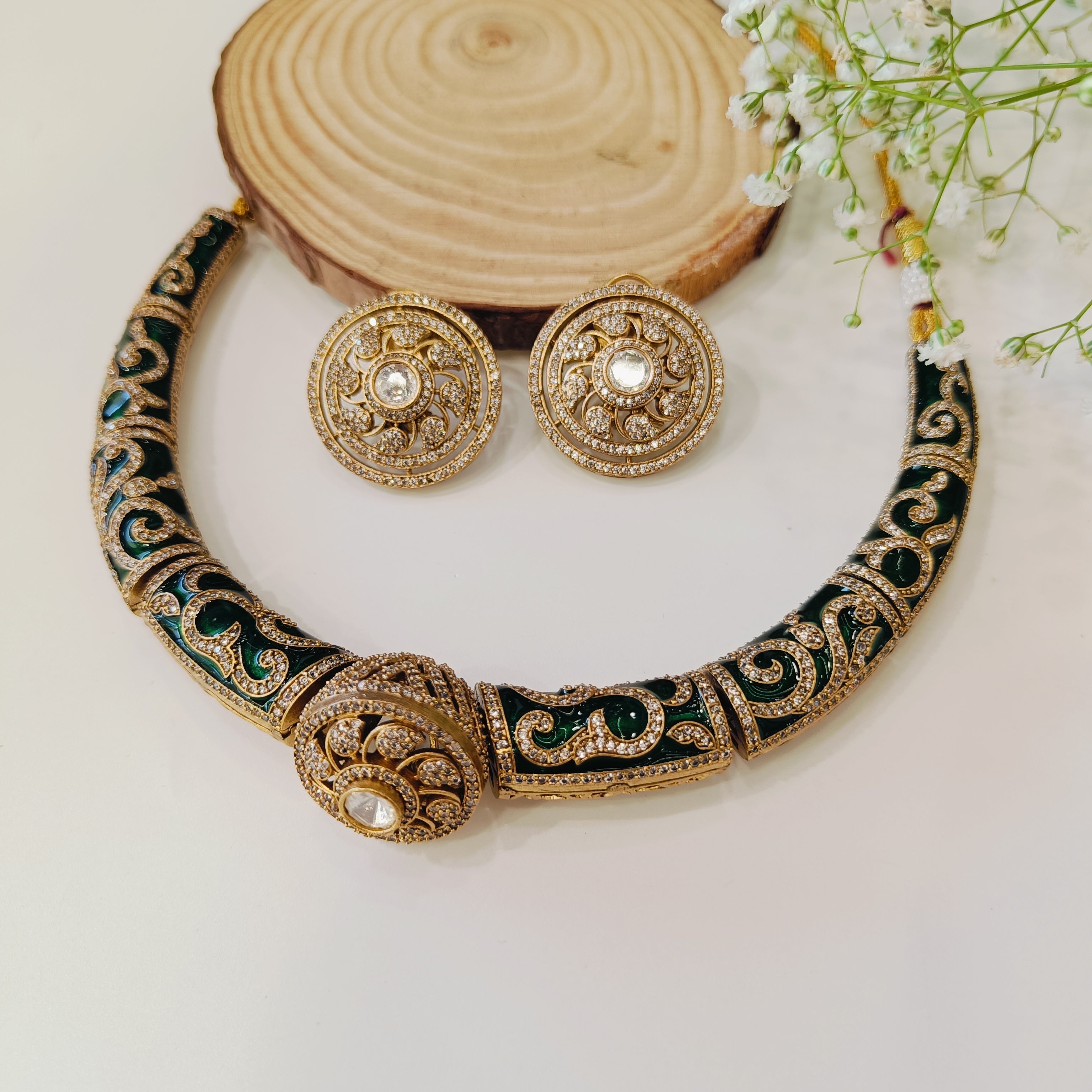 Nayaab Dipa Hasli Neckpiece