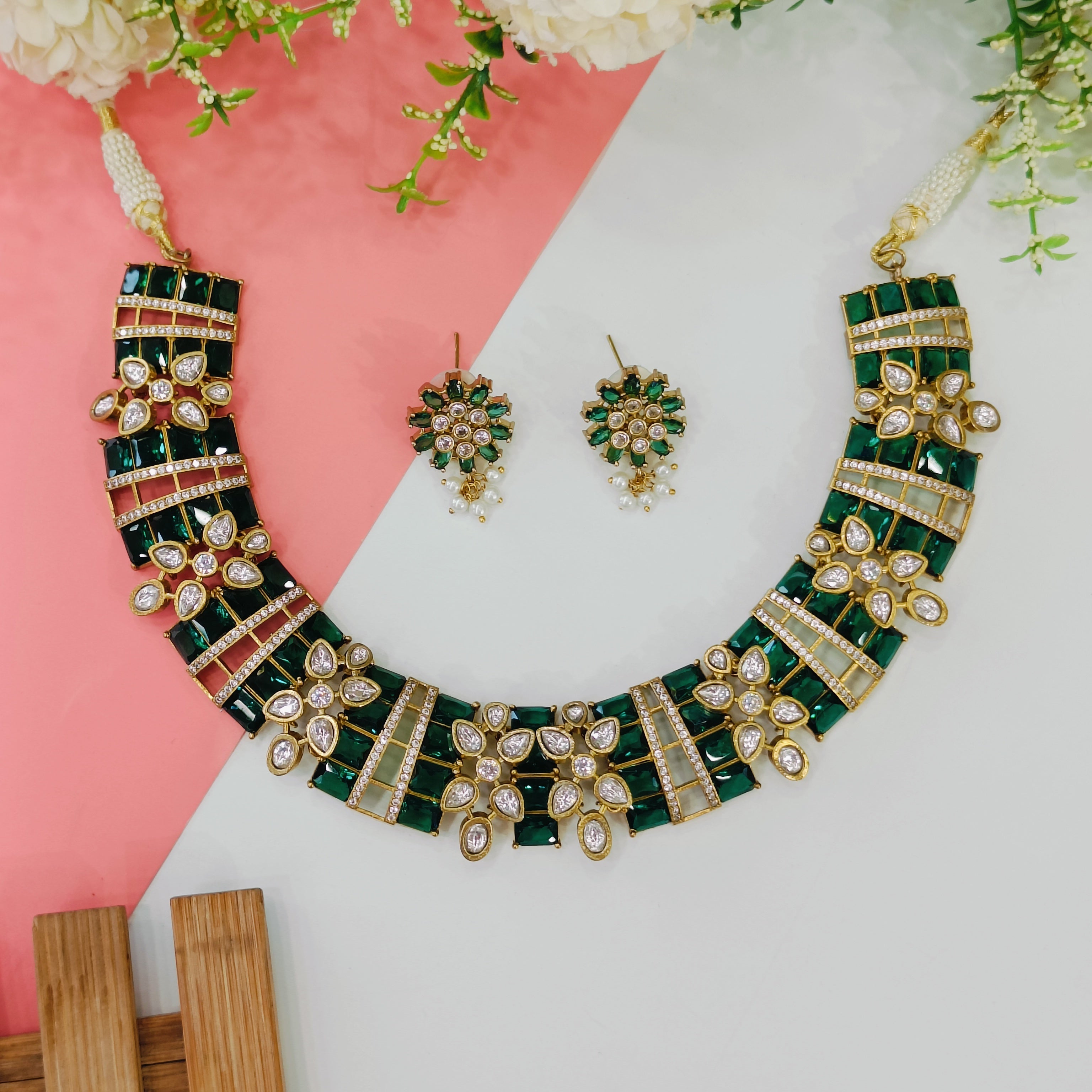 Nayaab Aditi Neckpiece