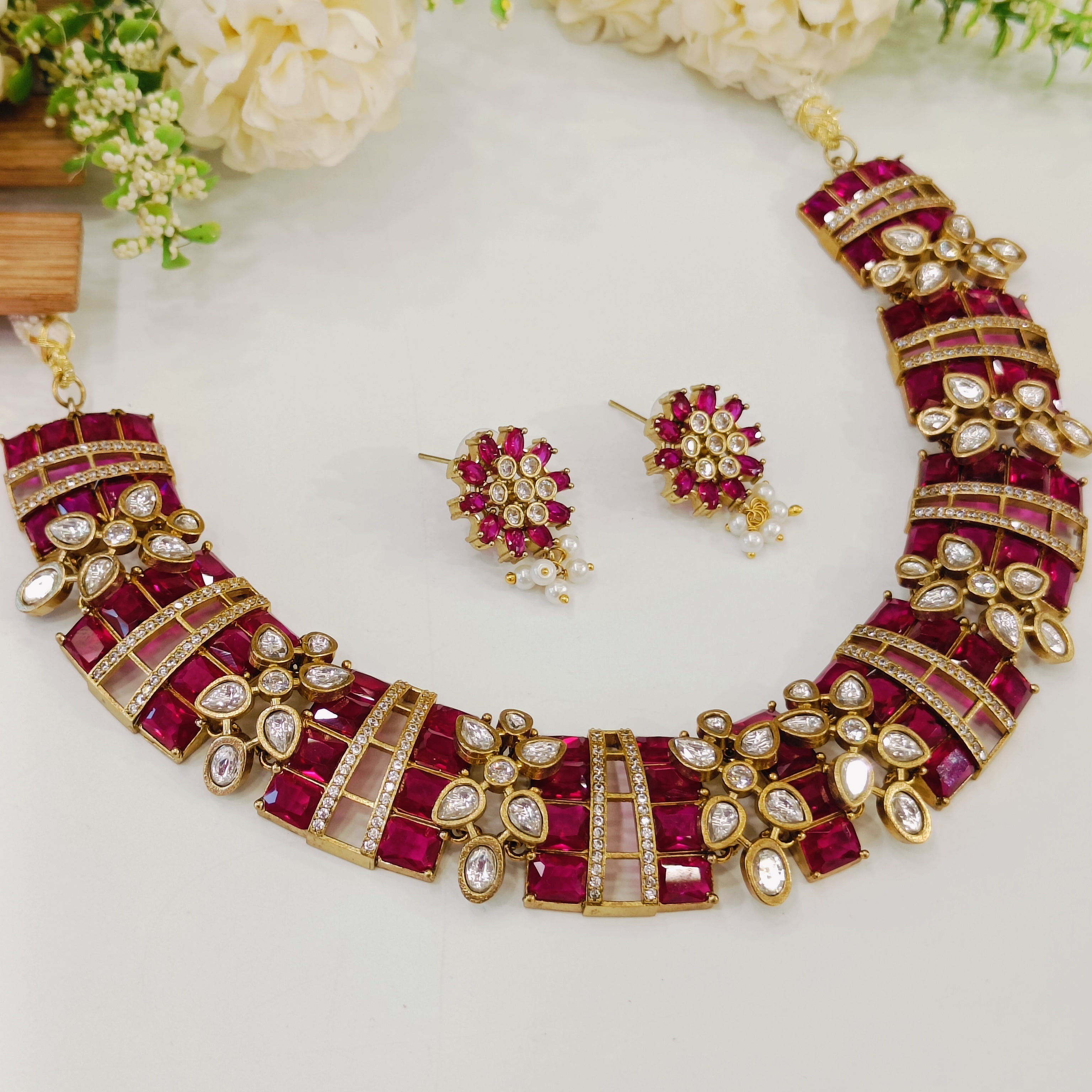 Nayaab Aditi Neckpiece