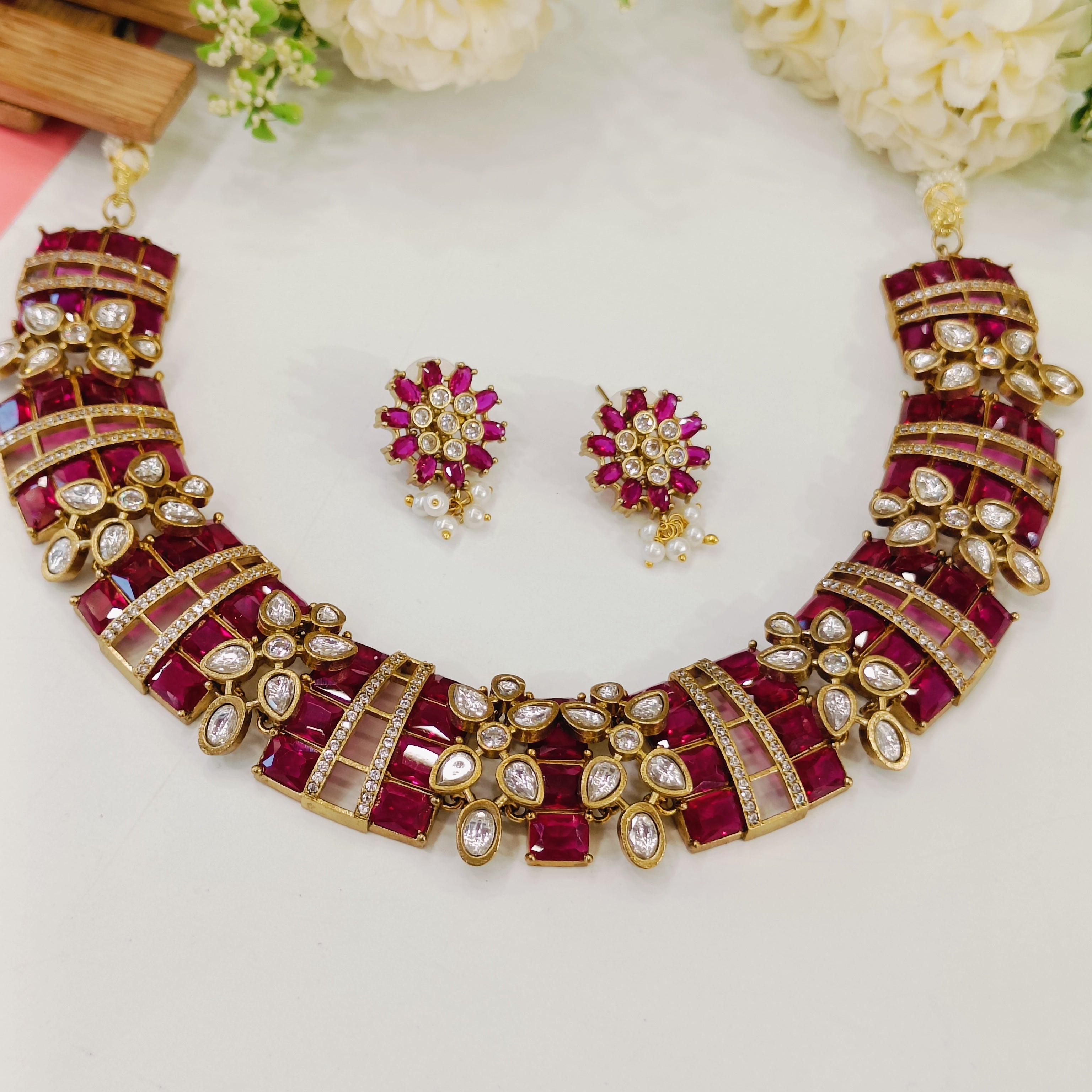 Nayaab Aditi Neckpiece