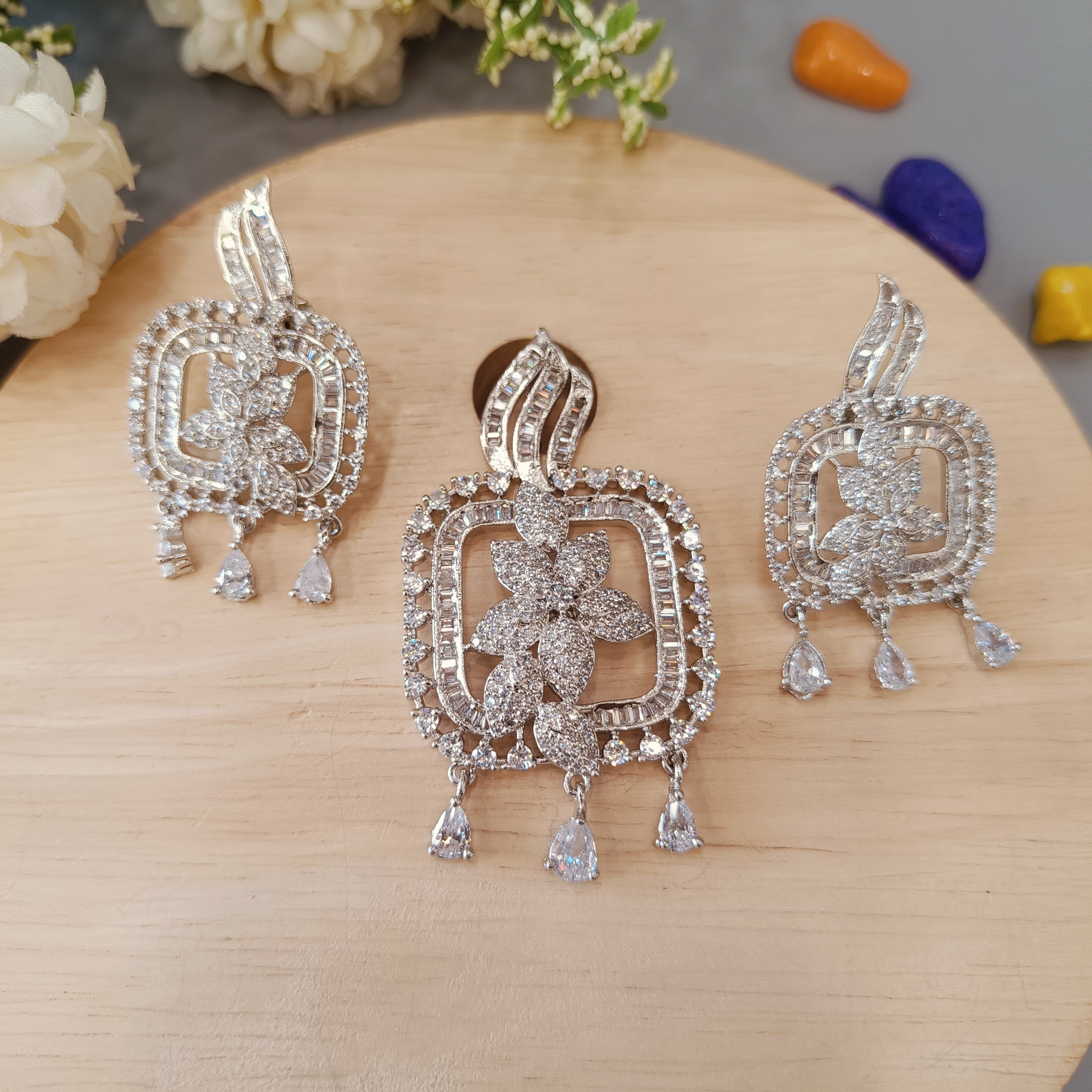 Ad hania pendant set