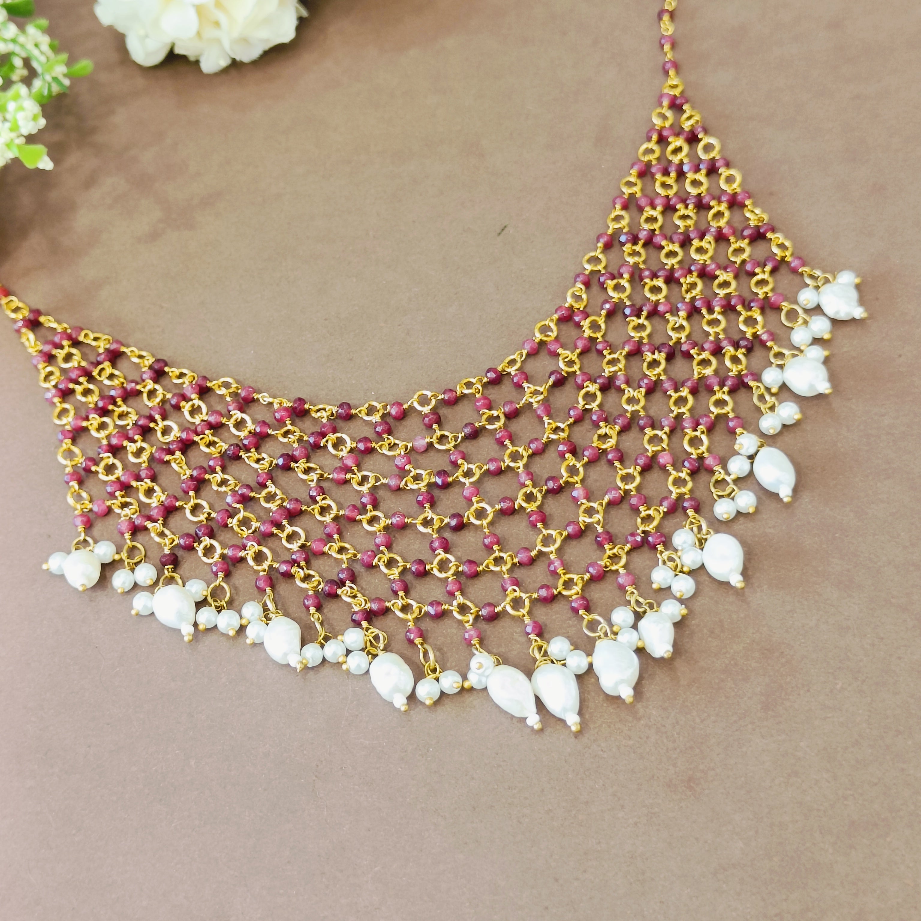 Nayaab Sara choker