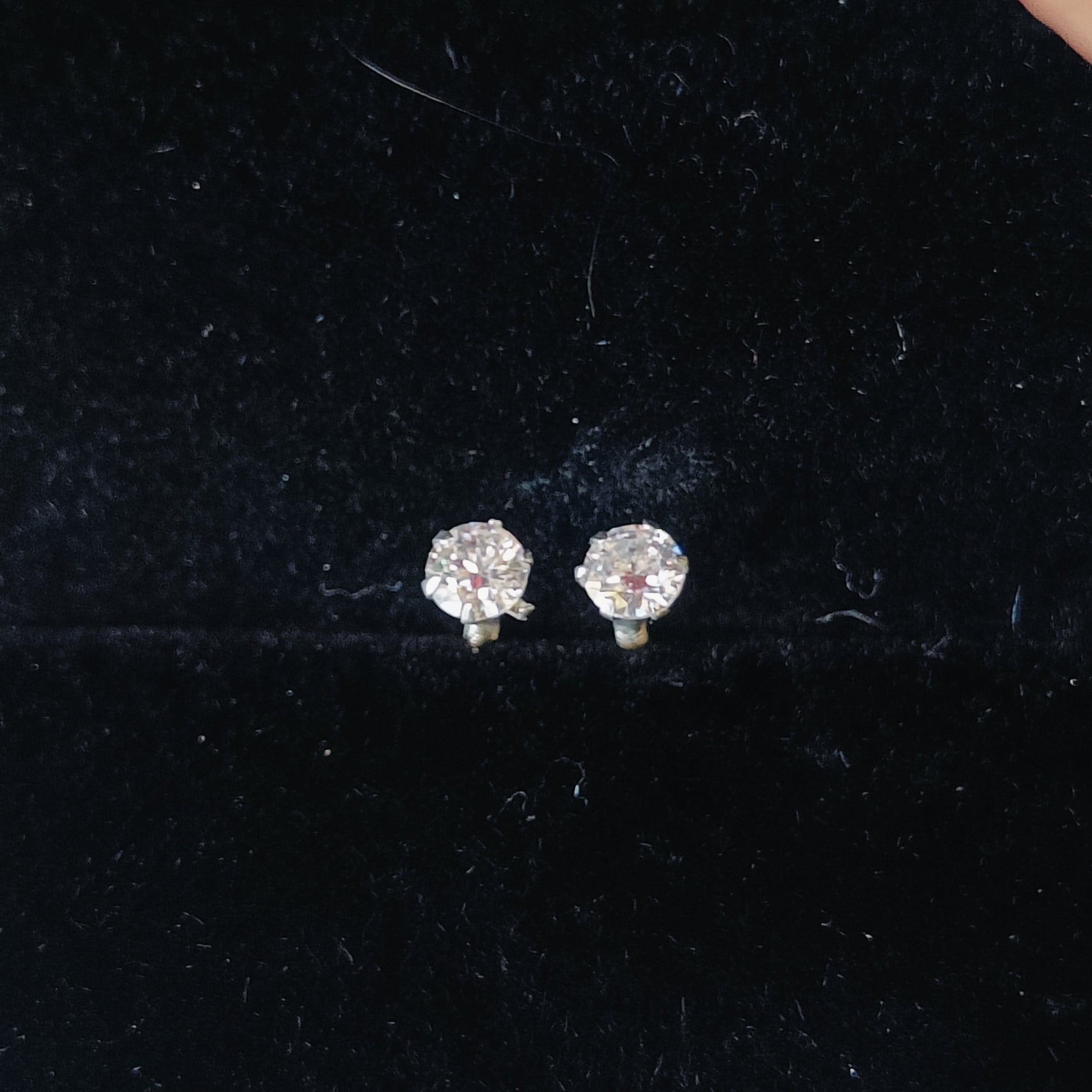 Vs sterling silver studs 182