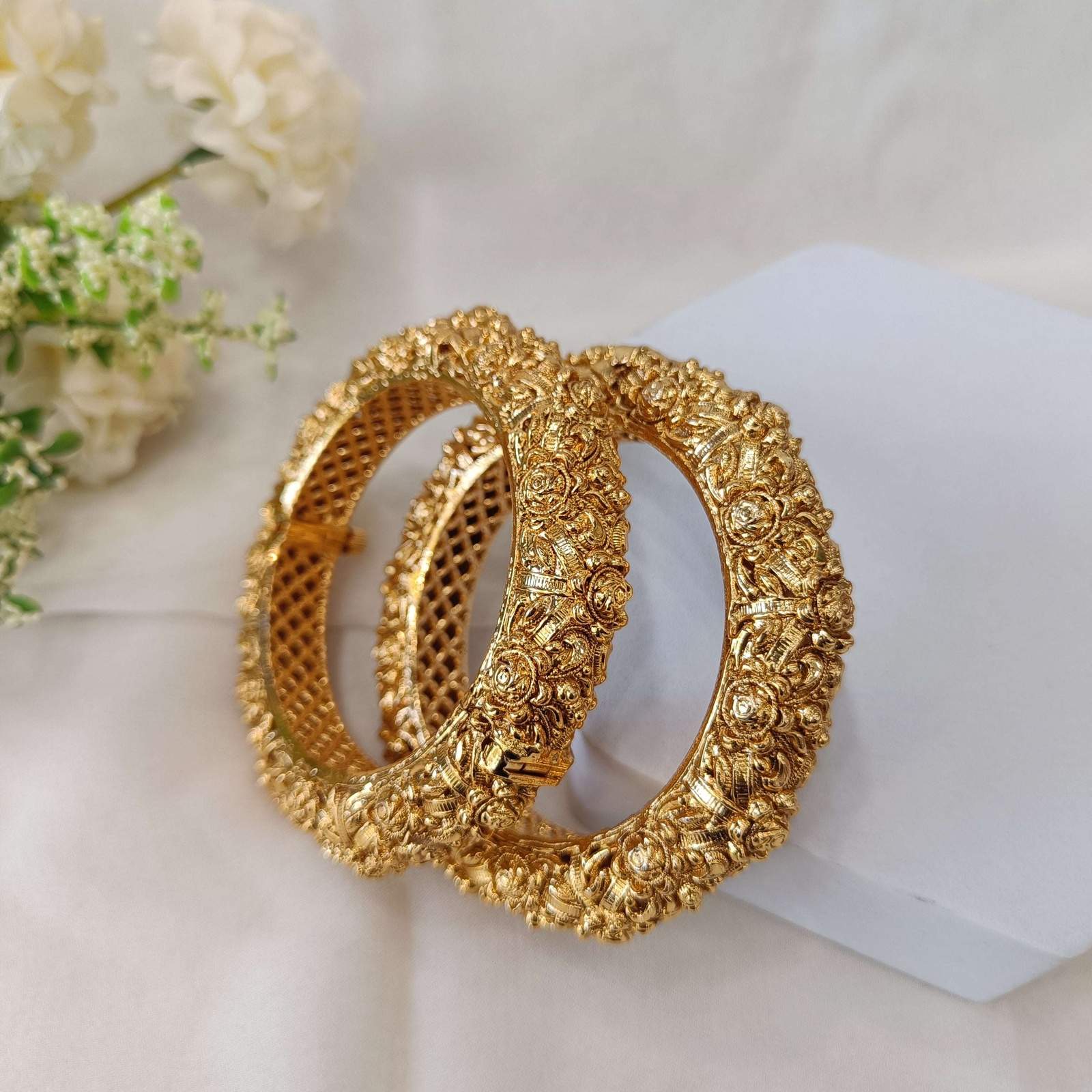 Nayaab Ruhaani bangles Velvet box by Shweta