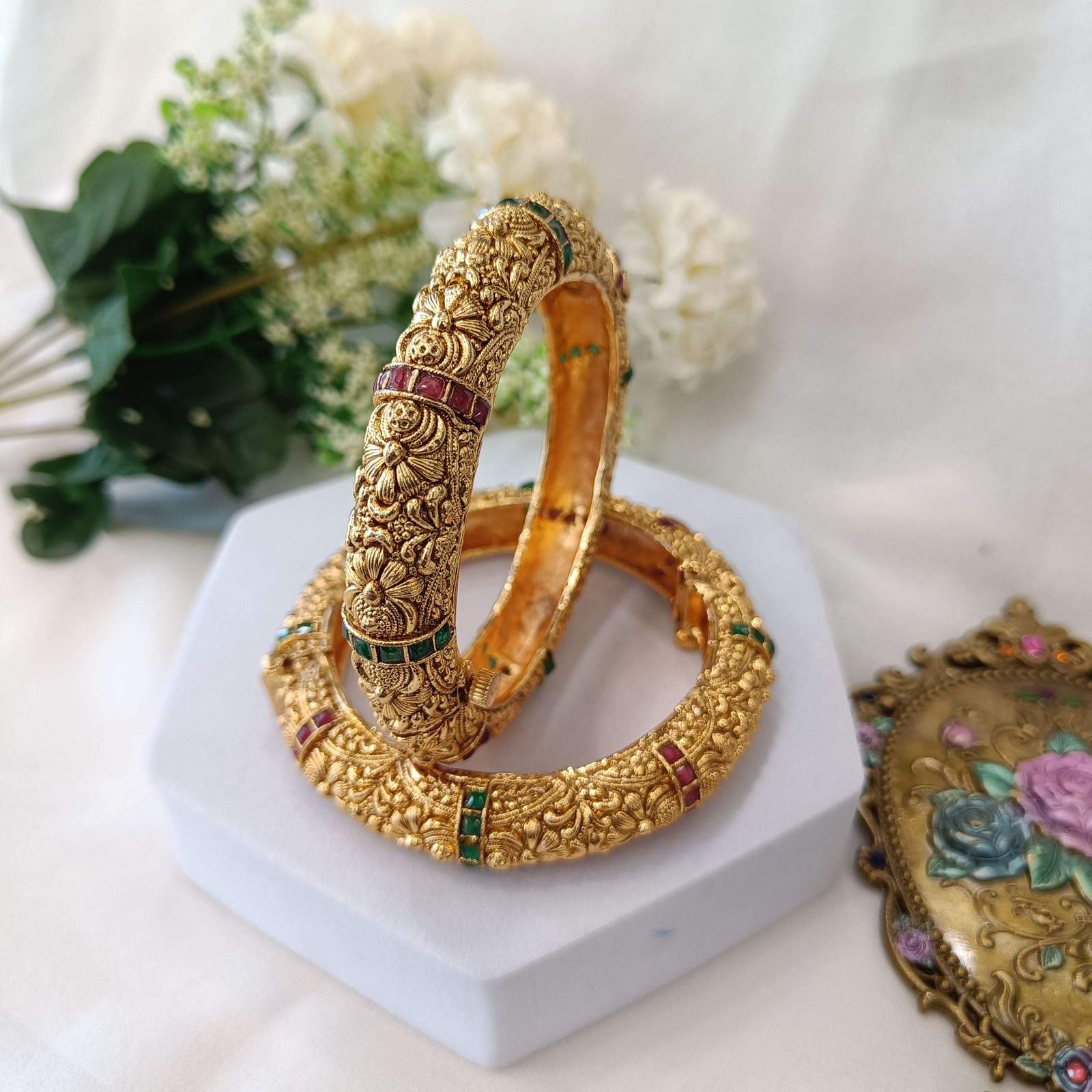 Nayaab Jodha Bangles Velvet box by Shweta