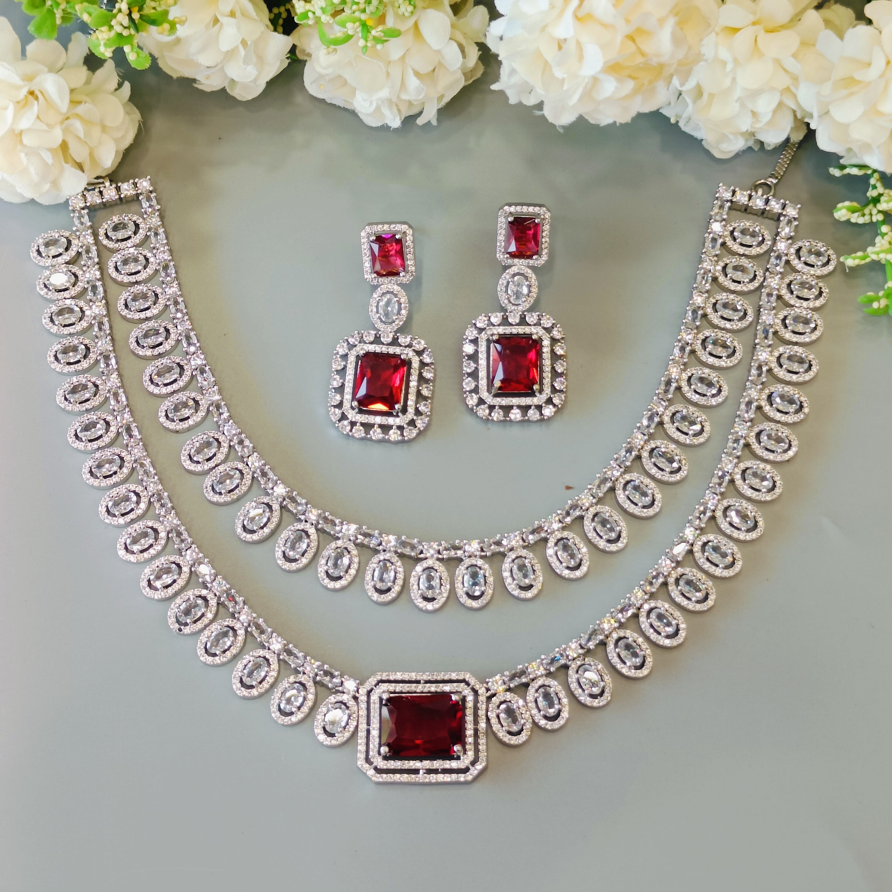 Inaya ad Neckpiece - red