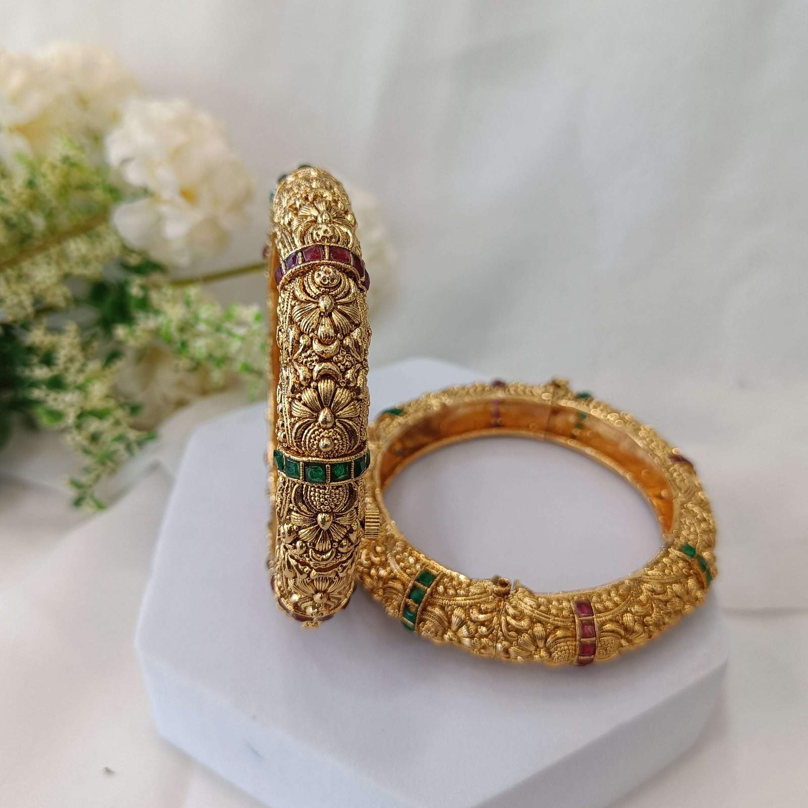 Nayaab Jodha Bangles Velvet box by Shweta