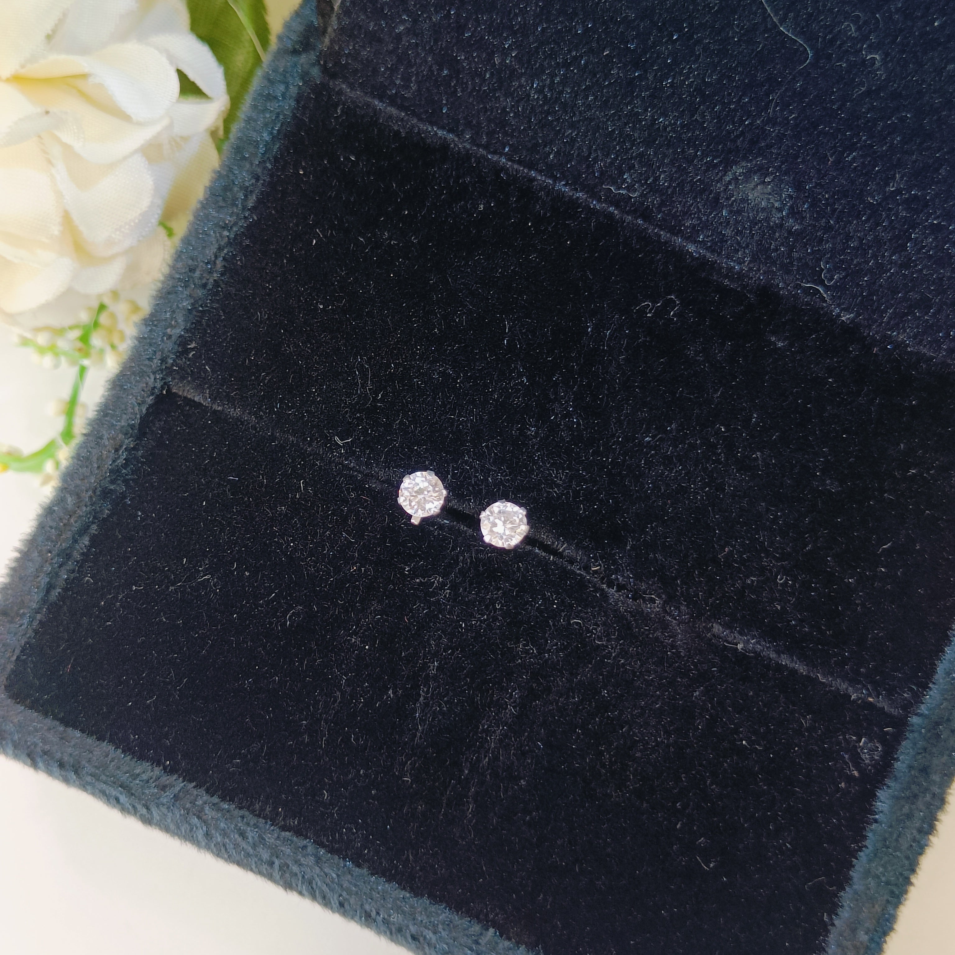 Vs sterling silver studs 183