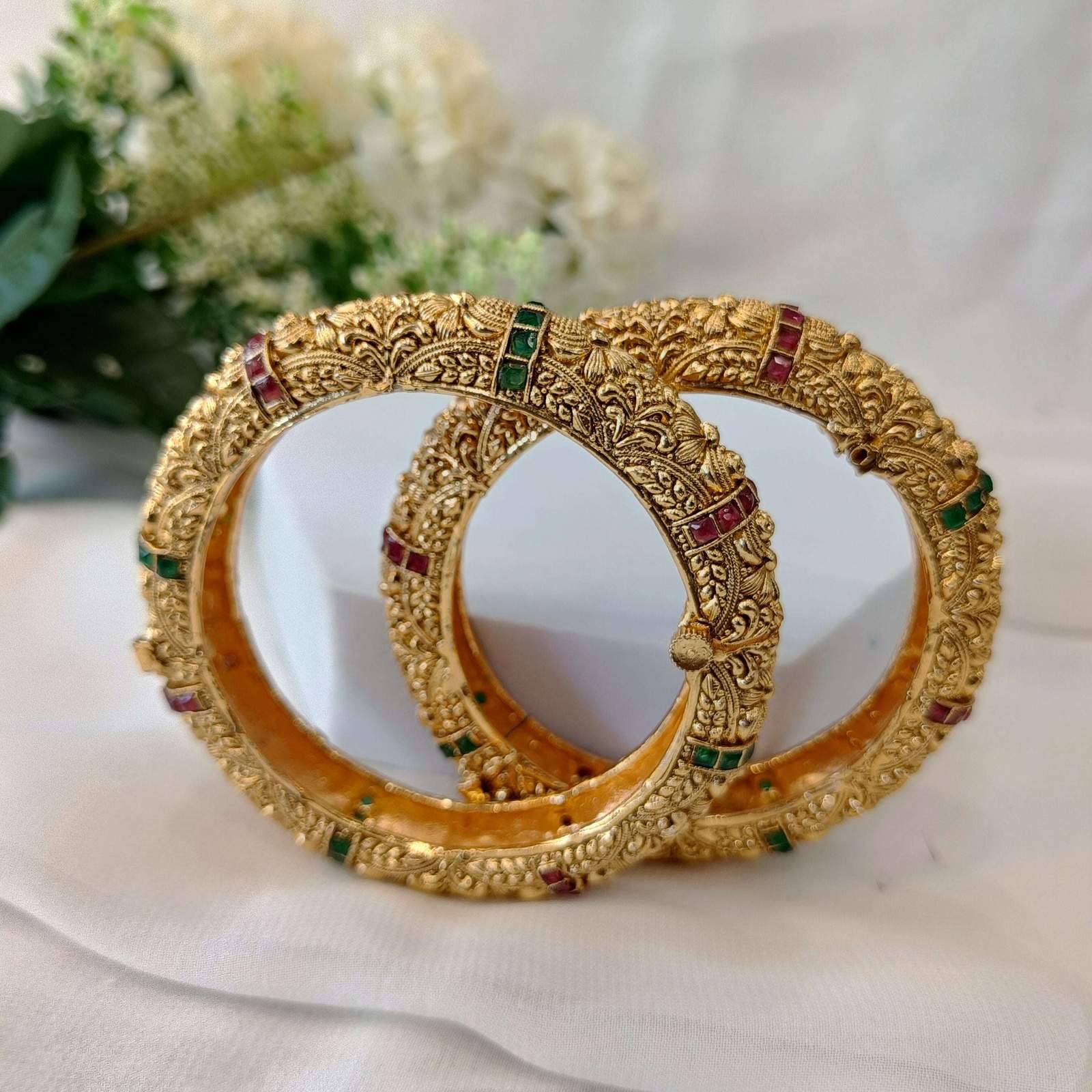 Nayaab Jodha Bangles Velvet box by Shweta