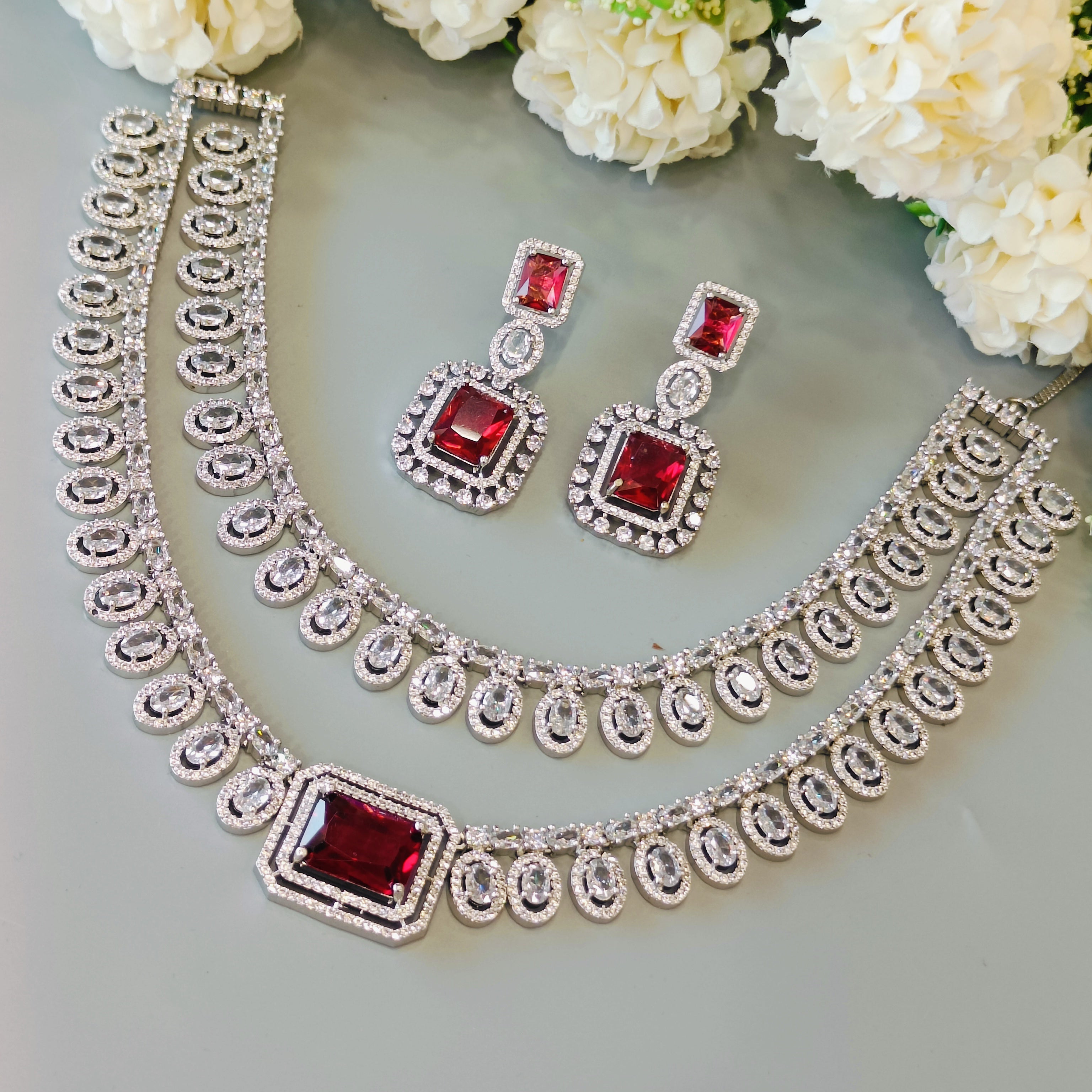 Inaya ad Neckpiece - red