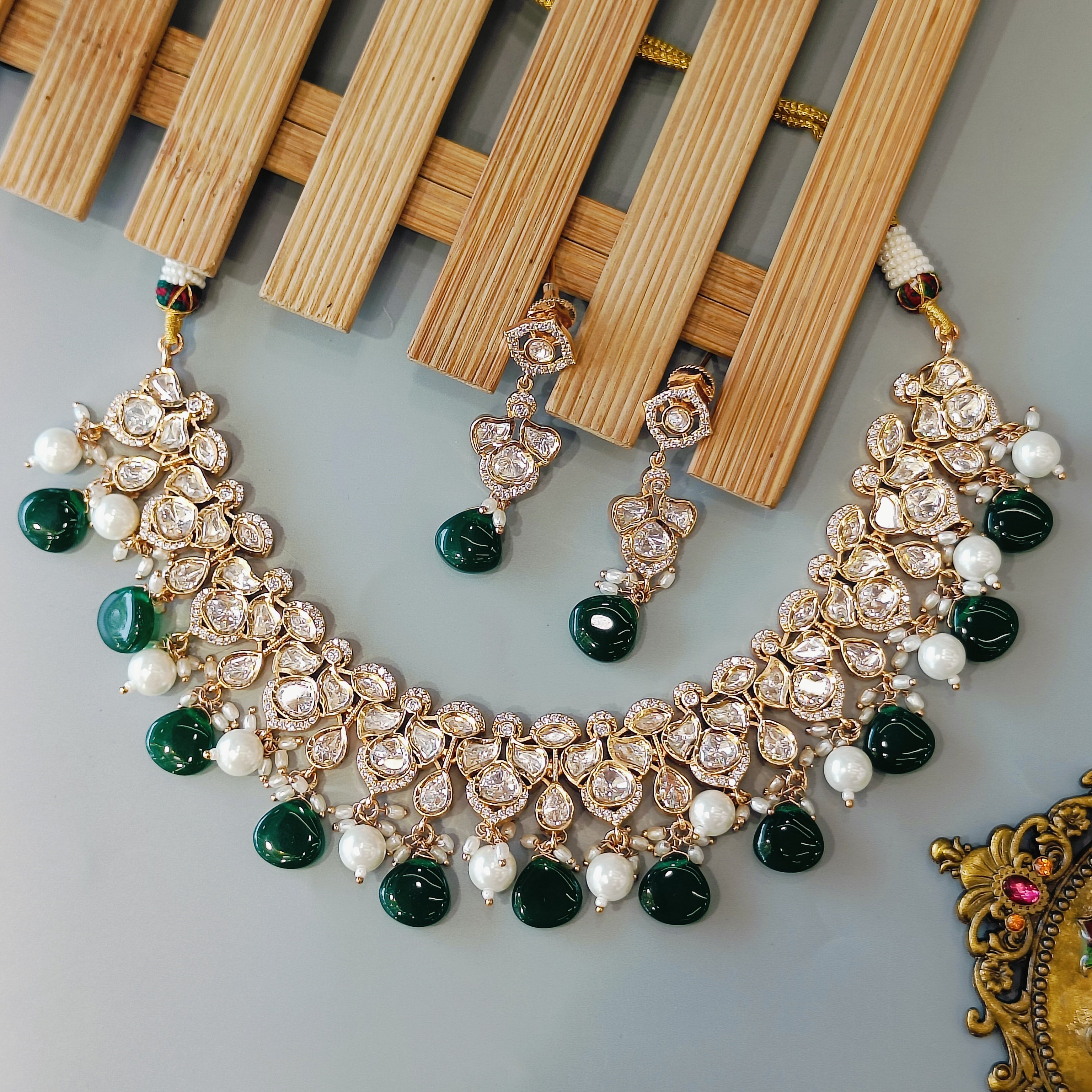 Nayaab Hina neckpiece