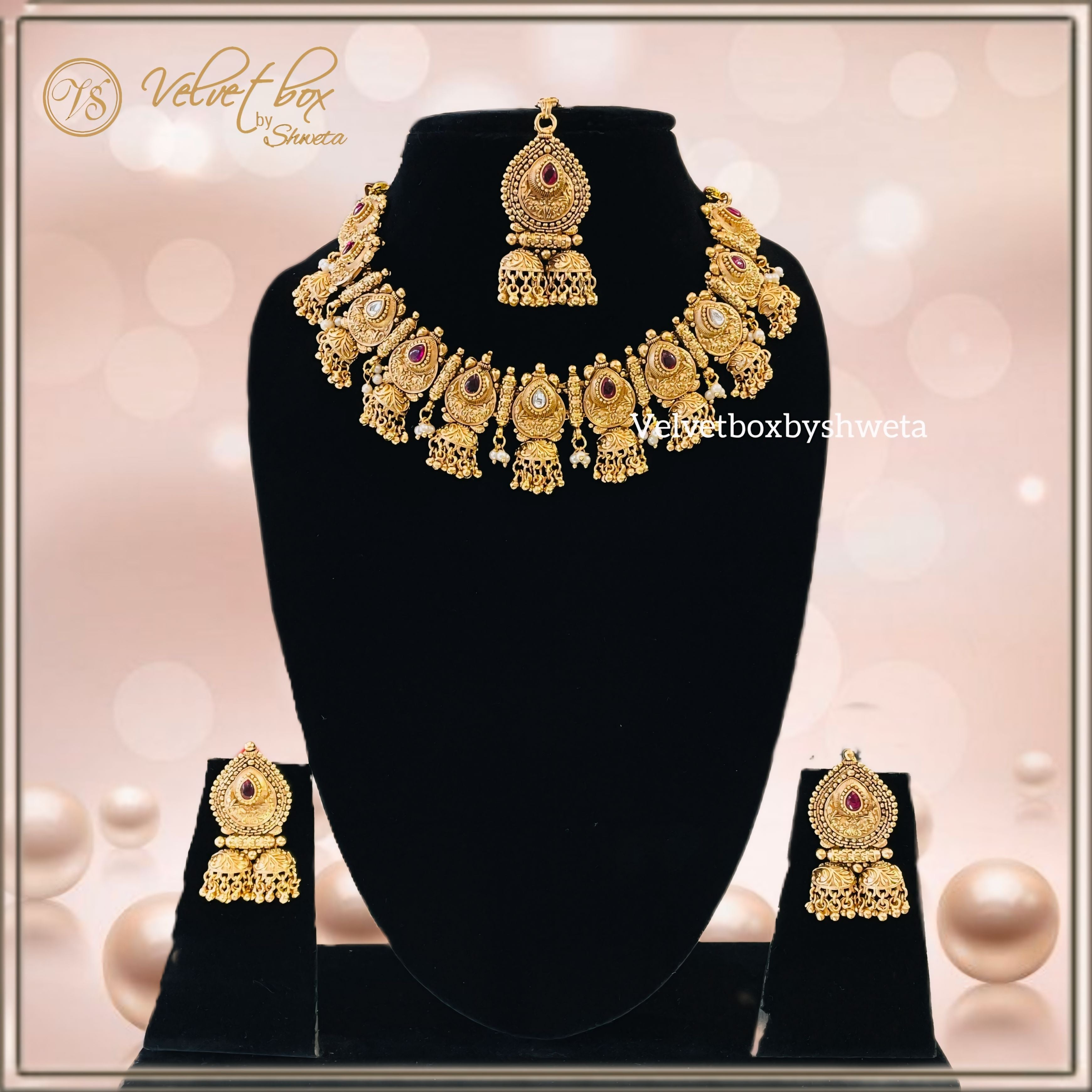 Nayaab Shraddha Neckpiece