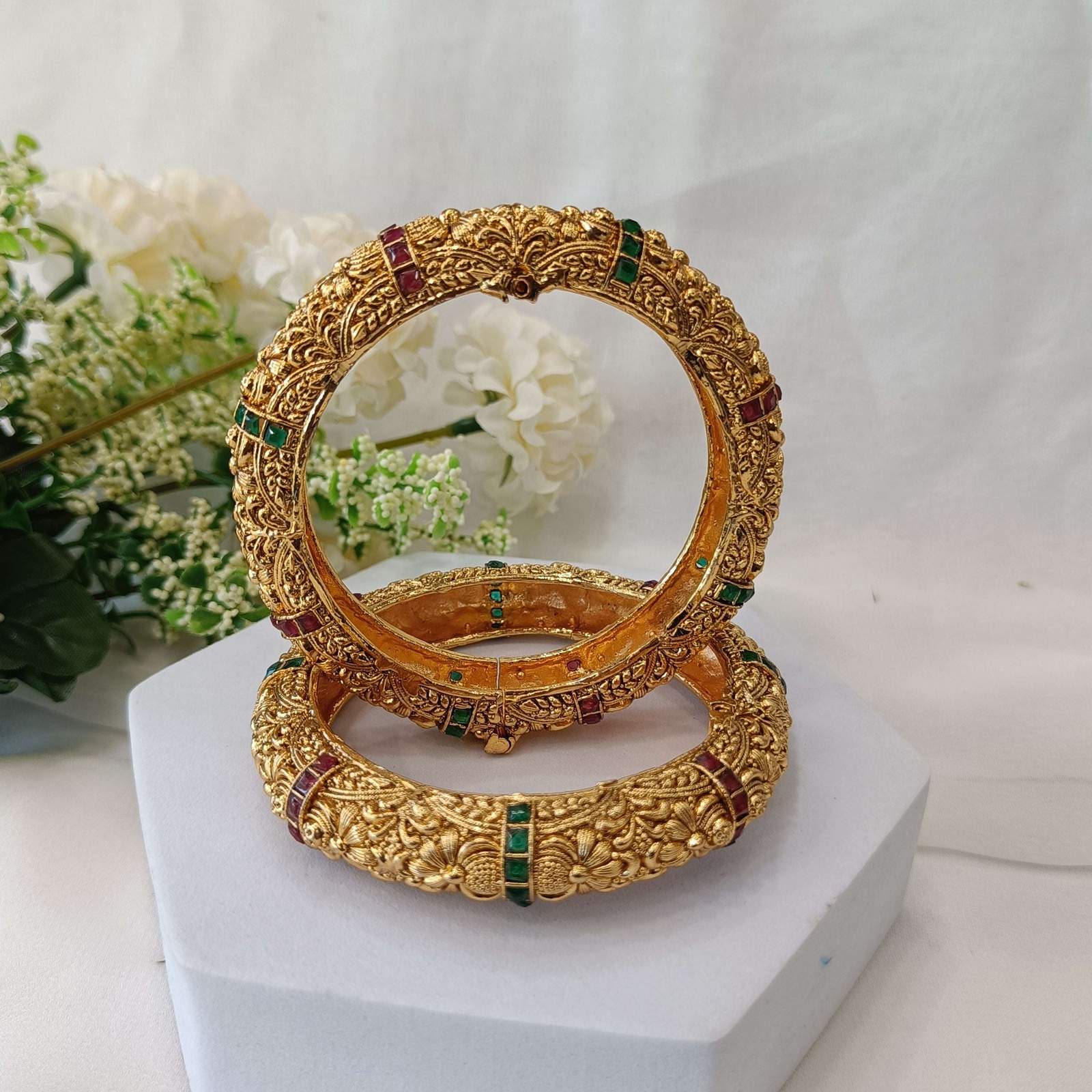 Nayaab Jodha Bangles Velvet box by Shweta