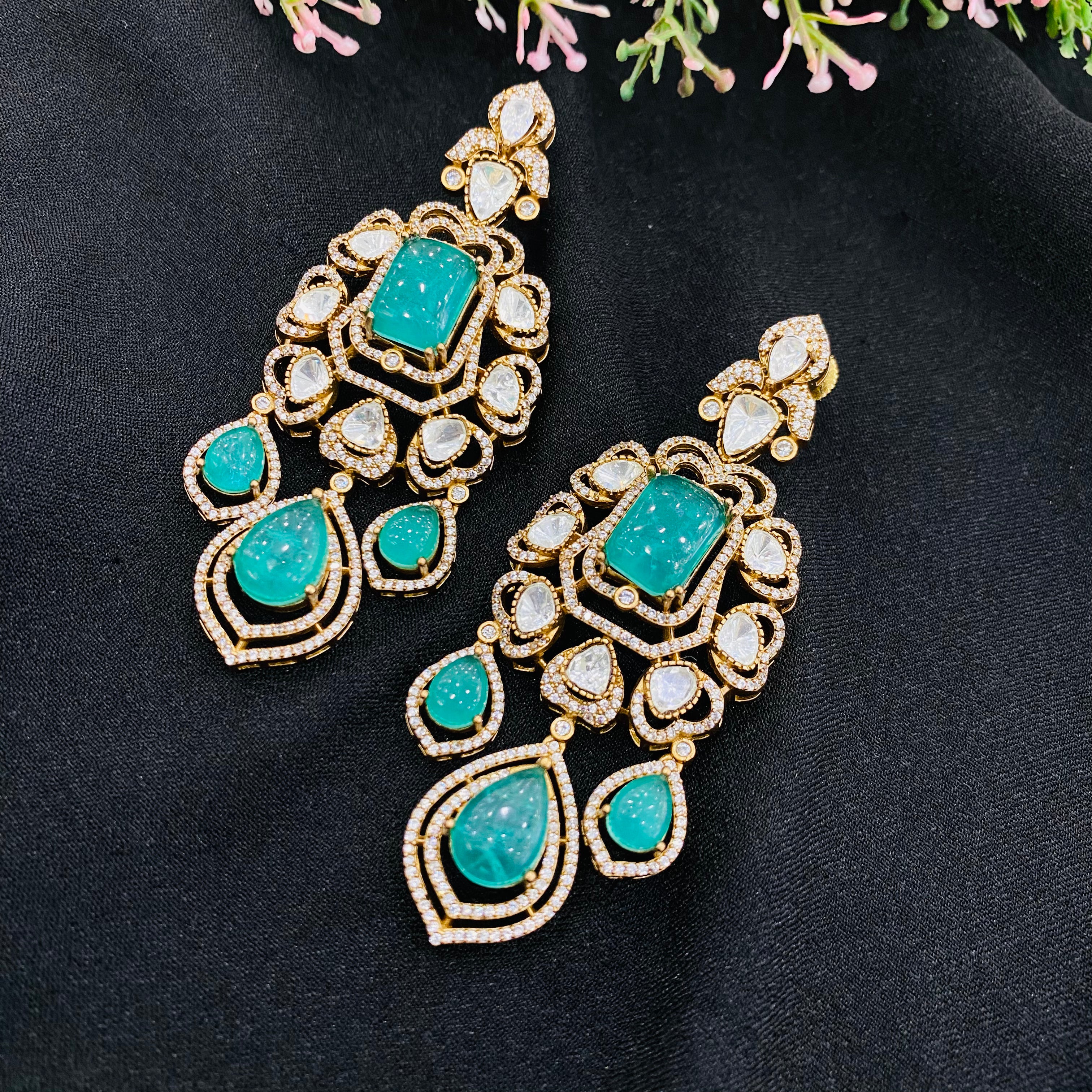Nayaab Niharika Neckpiece