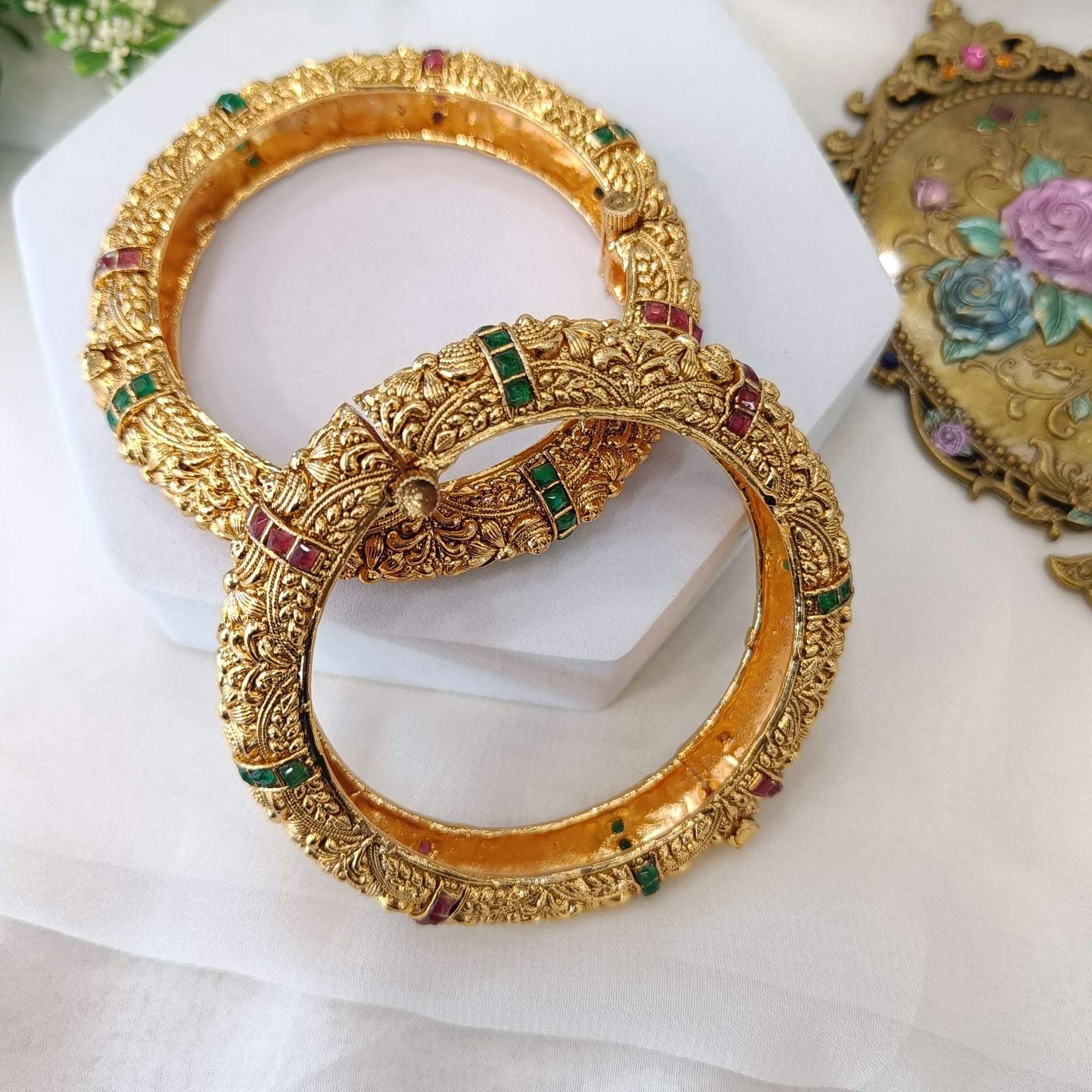 Nayaab Jodha Bangles Velvet box by Shweta