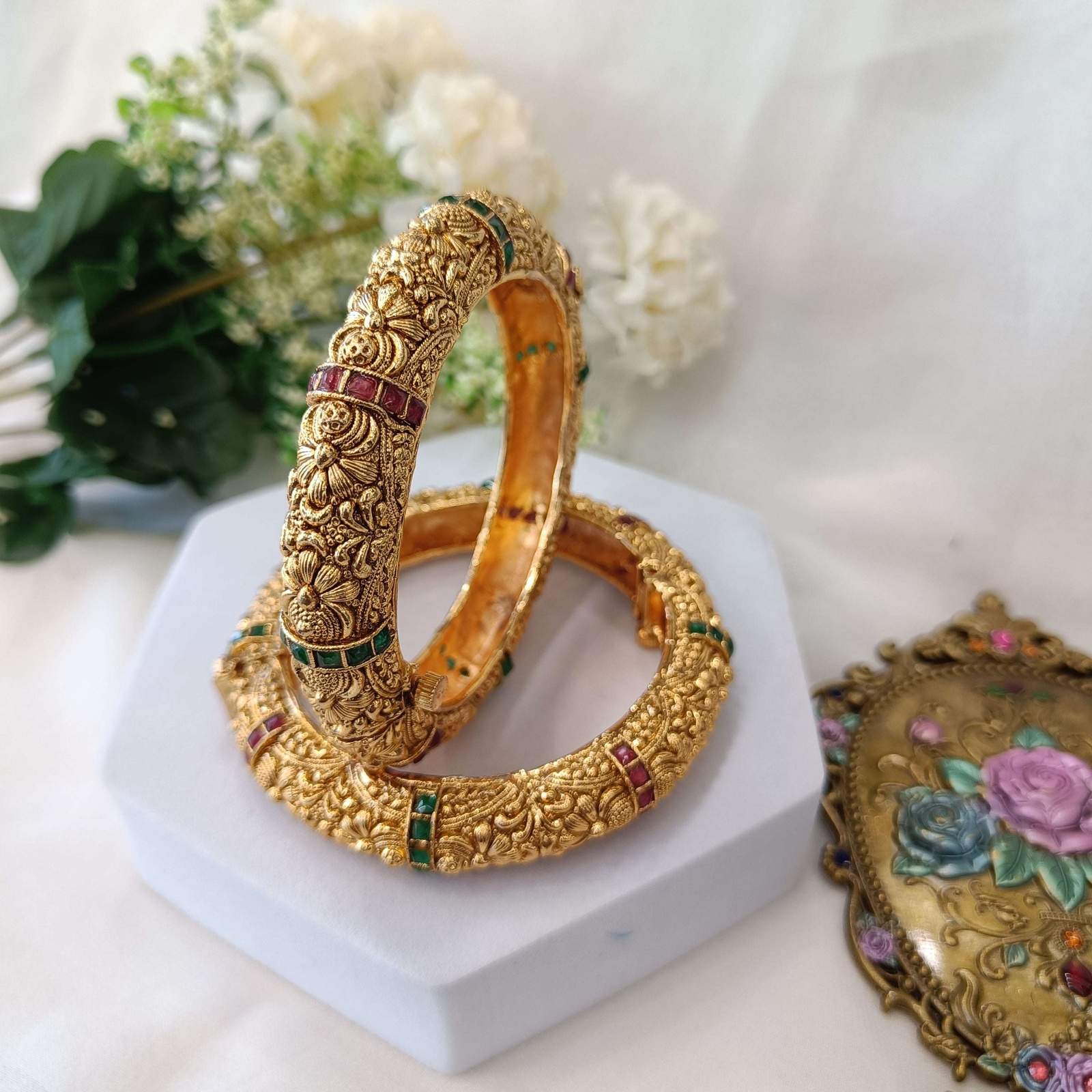 Nayaab Jodha Bangles Velvet box by Shweta