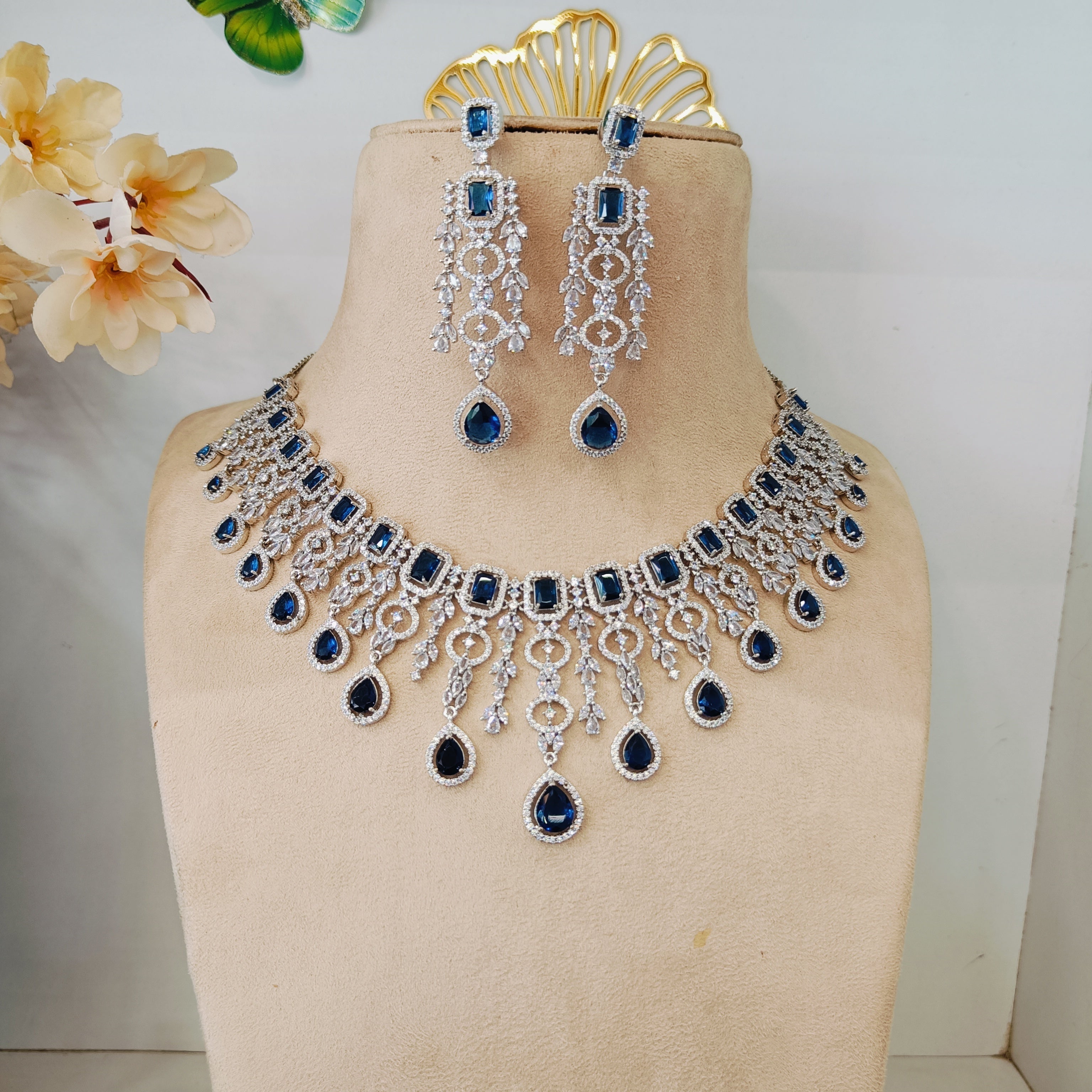 Emma ad neckpiece - blue