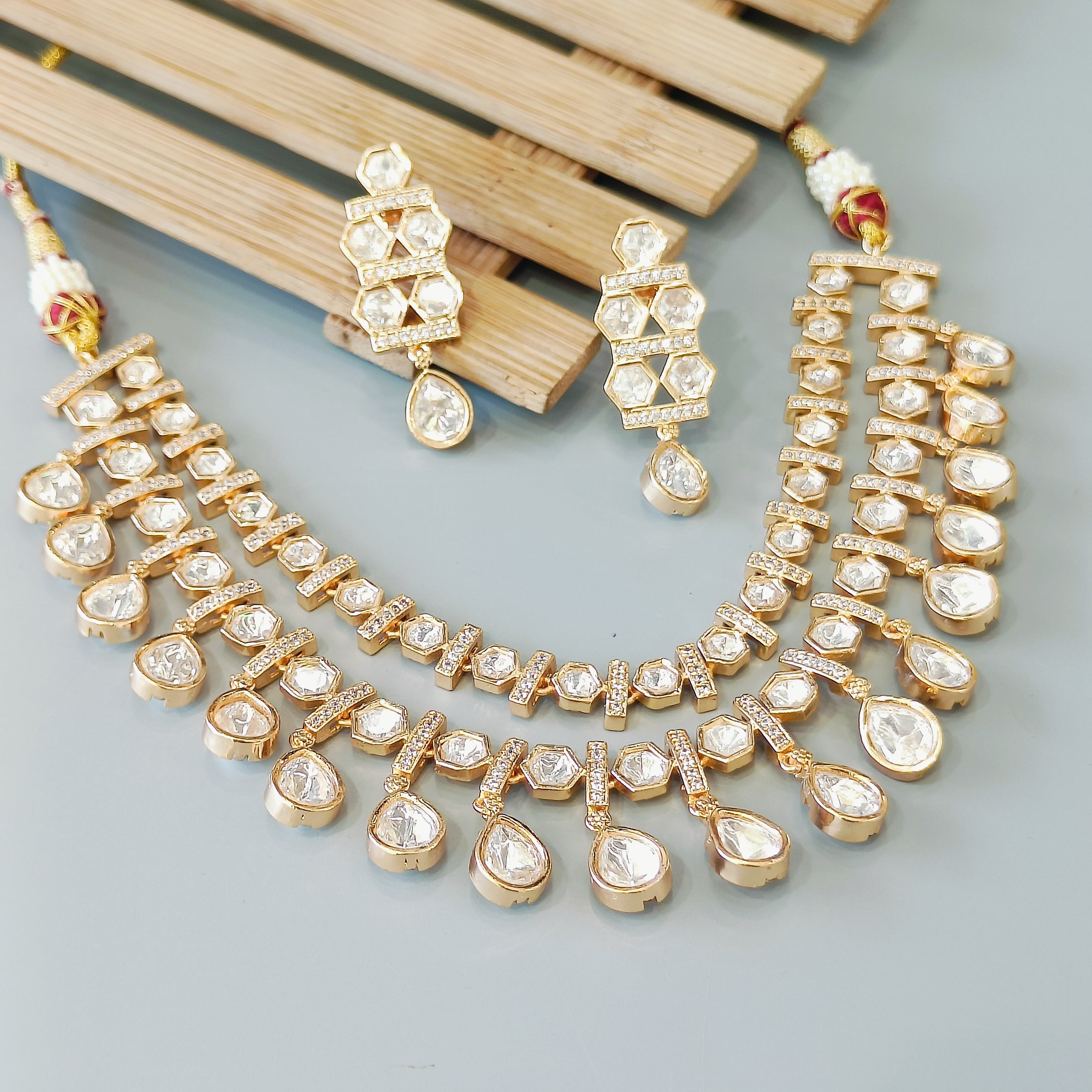 Nayaab kainat neckpiece