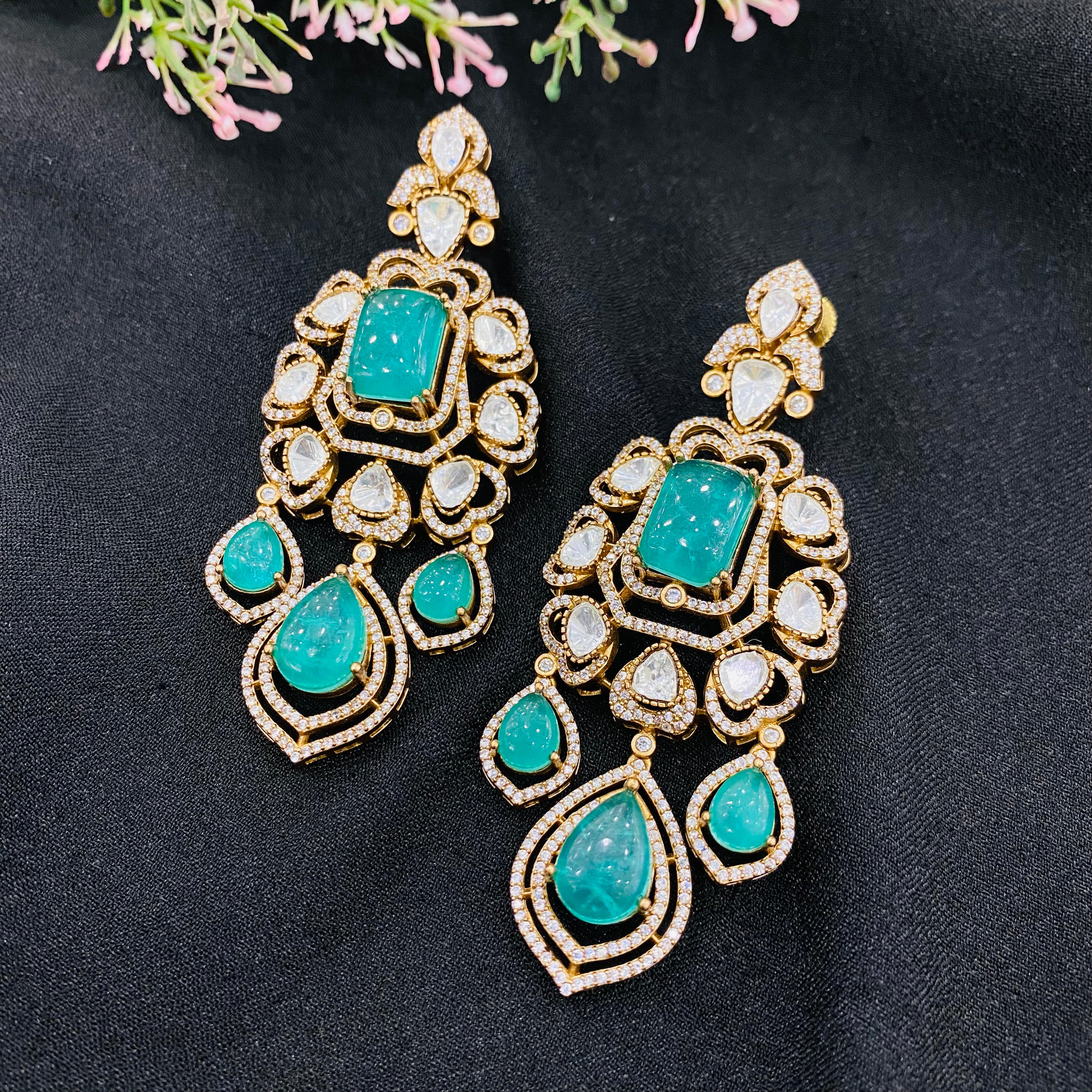Nayaab Niharika Neckpiece