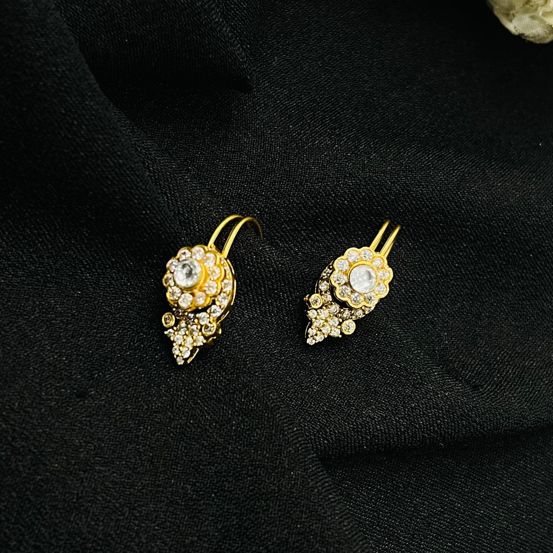 Nayaab anika earclip