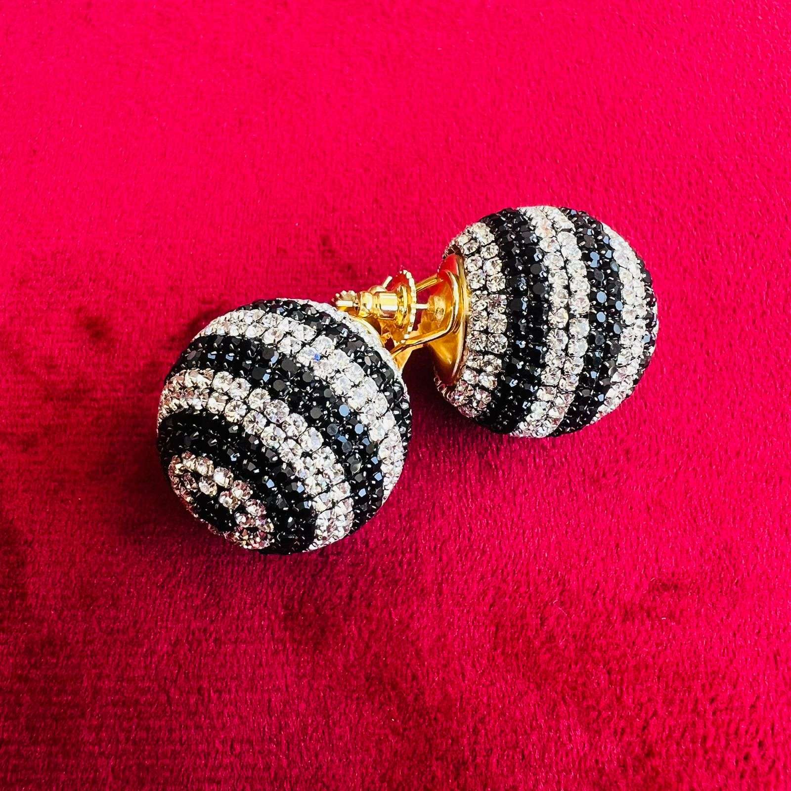 layla flip studs velvet box by shweta