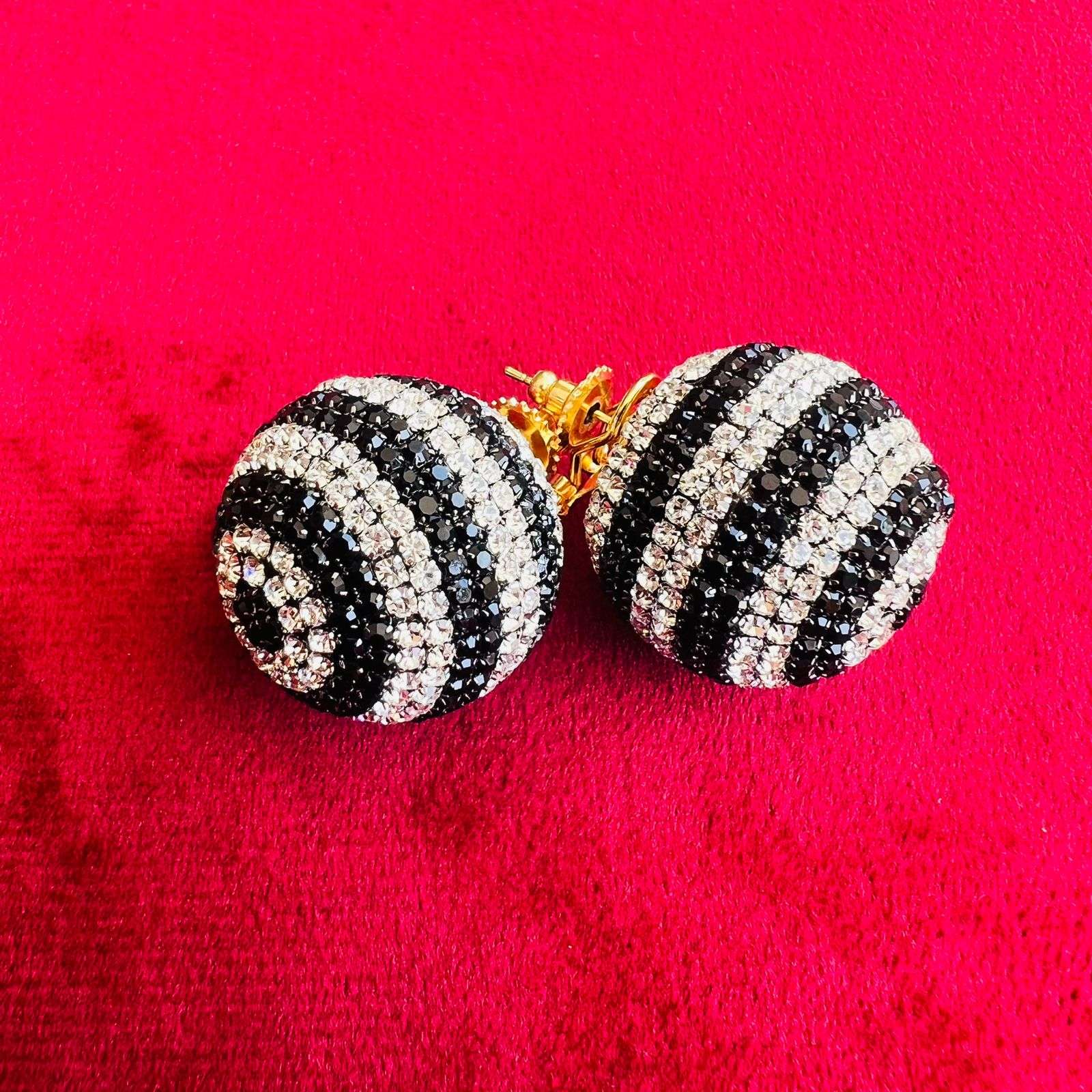 layla flip studs velvet box by shweta