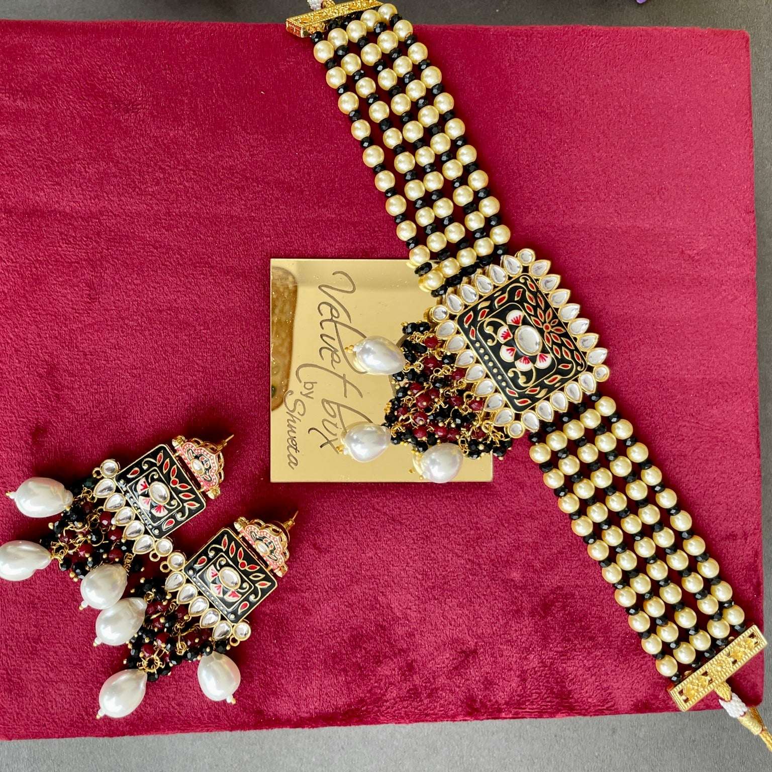 VS Nayaab Sanya Choker Velvet box by Shweta